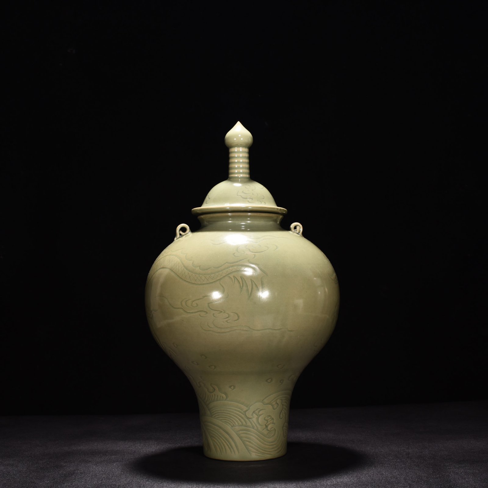 Five Dynasty Yue Kiln Celadon Carved Dragon Pattern Double Cover Jar