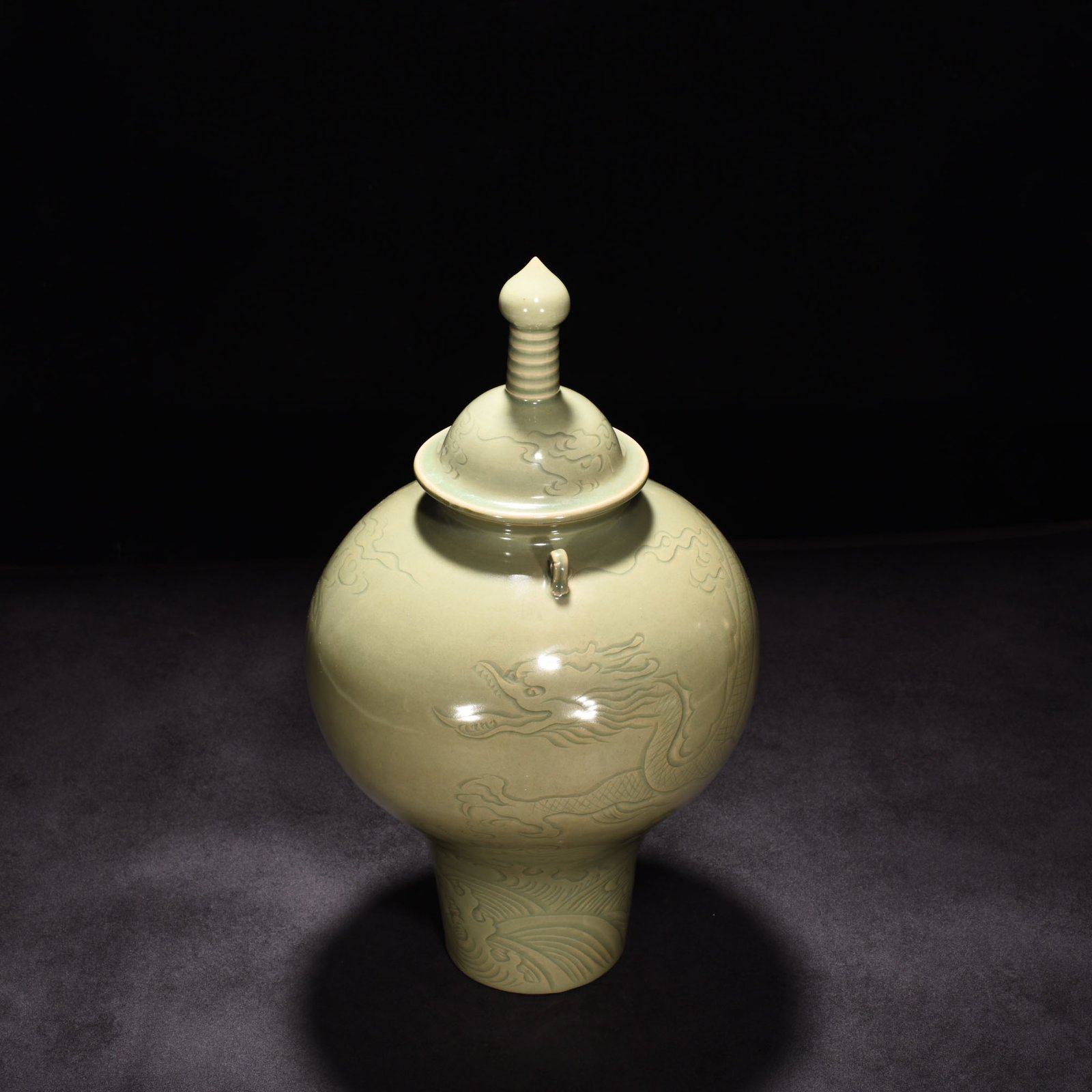 Five Dynasty Yue Kiln Celadon Carved Dragon Pattern Double Cover Jar