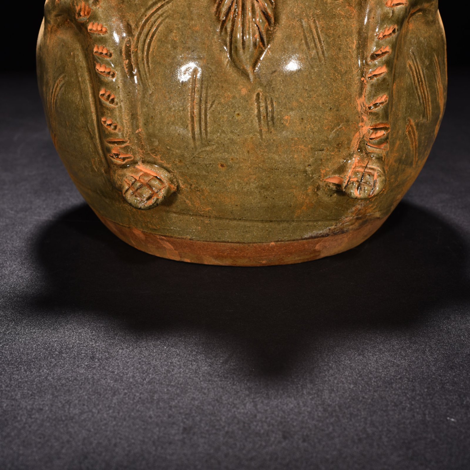 Five Dynasty Yue kiln celadon double series bear statue