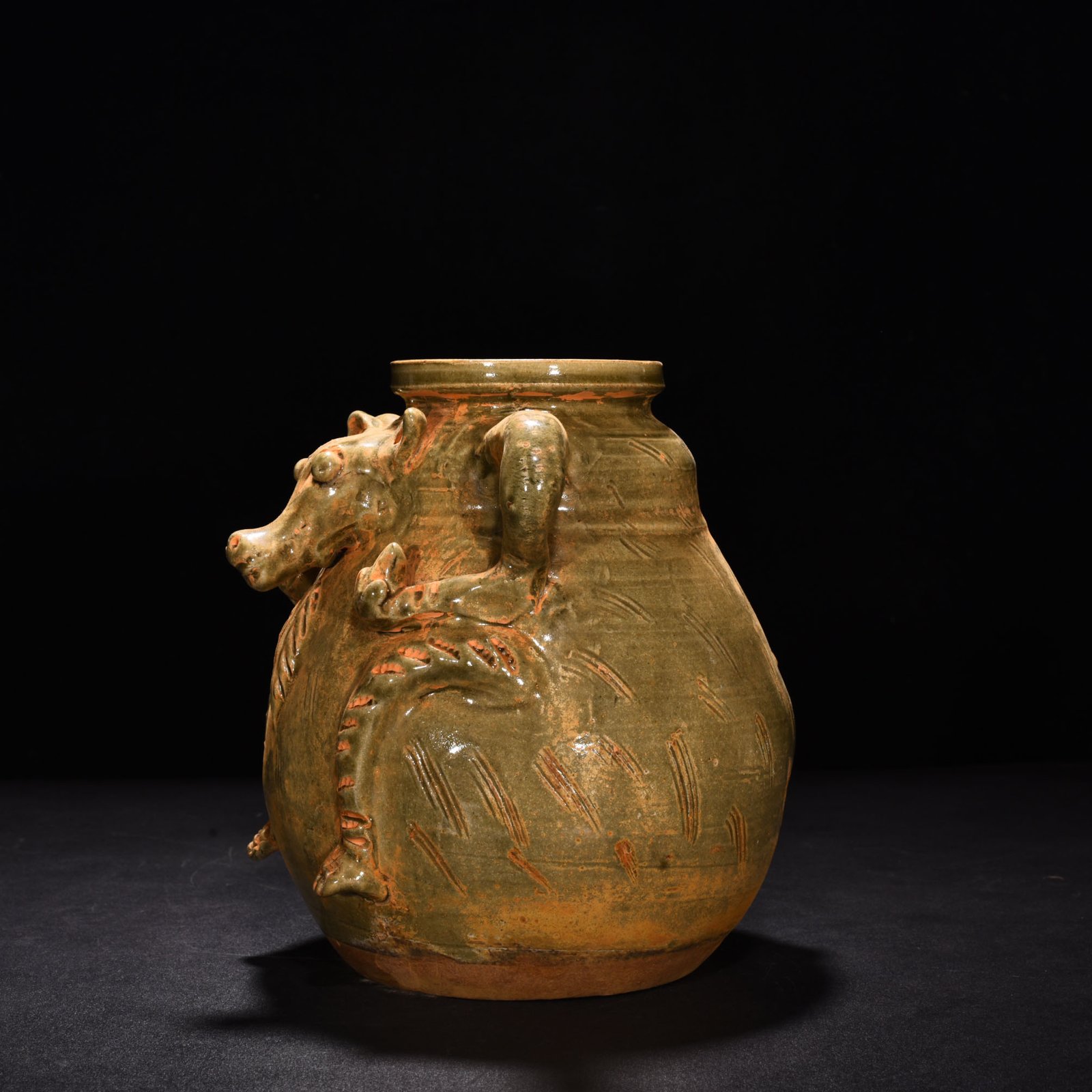 Five Dynasty Yue kiln celadon double series bear statue