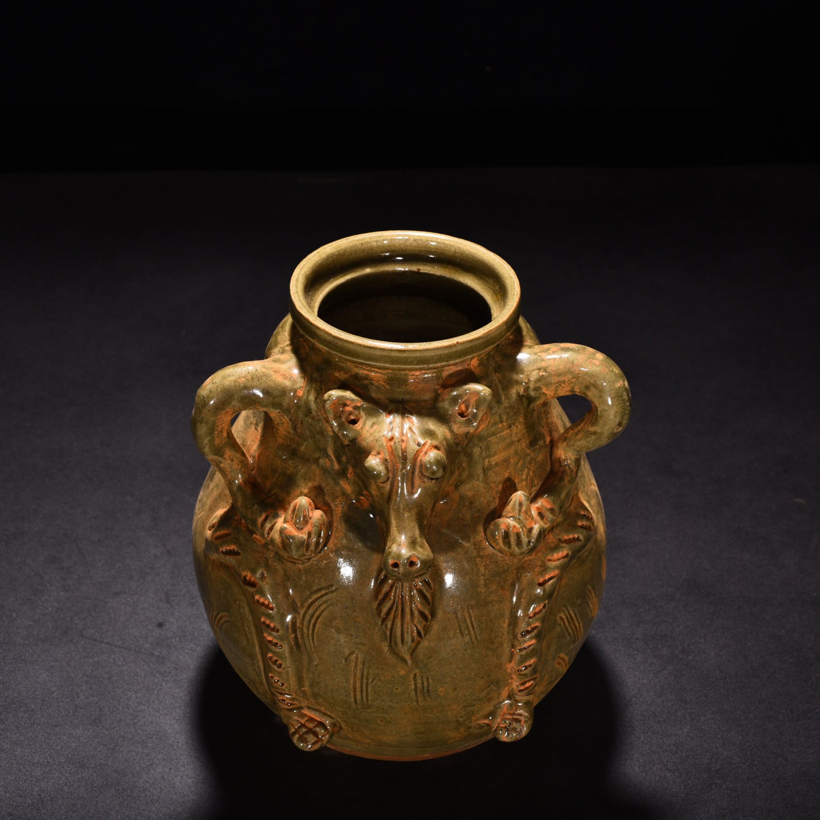 Five Dynasty Yue kiln celadon double series bear statue