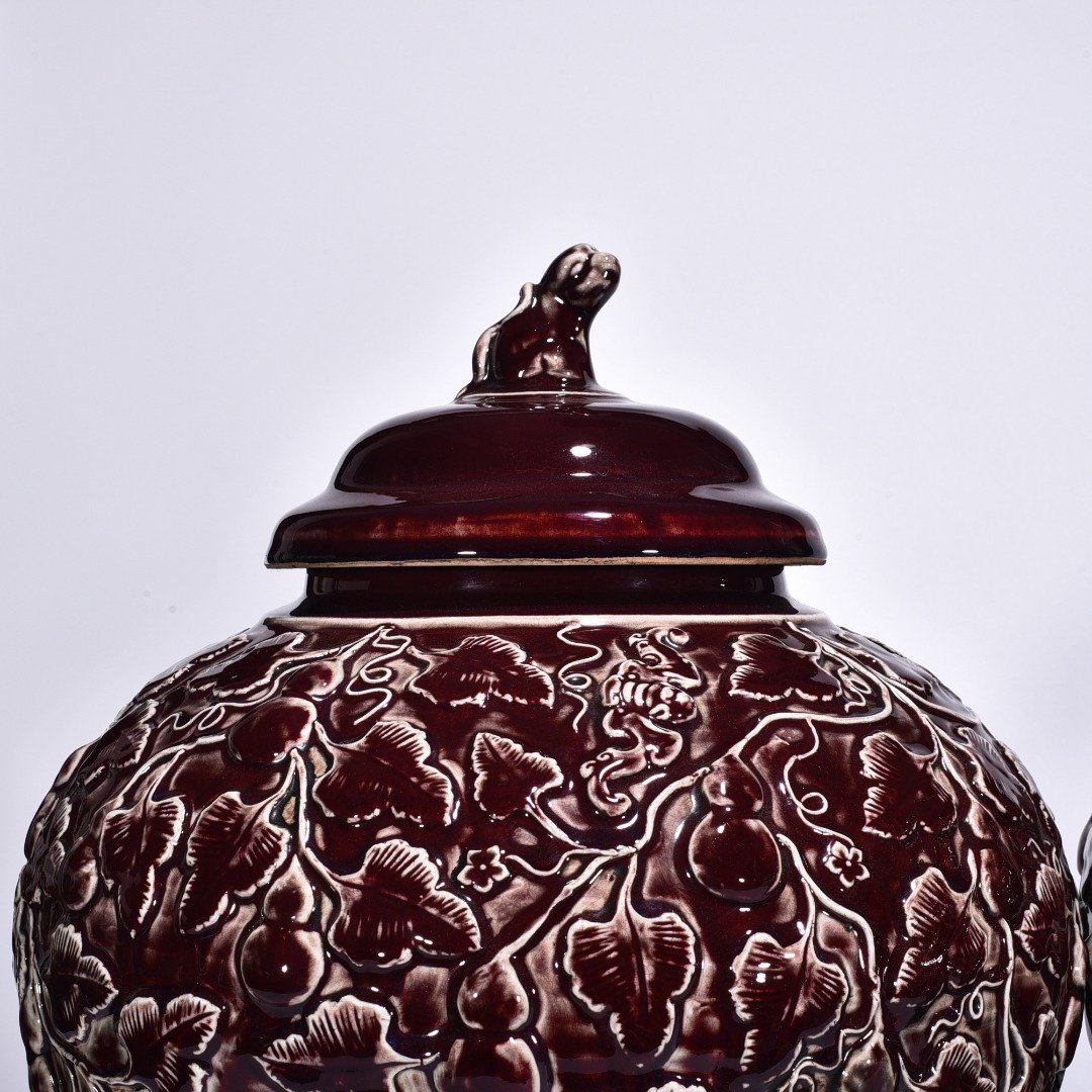 Yuan Dynasty red glaze plastic Fushou Bandai lid jar