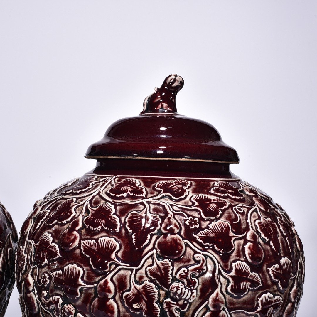 Yuan Dynasty red glaze plastic Fushou Bandai lid jar