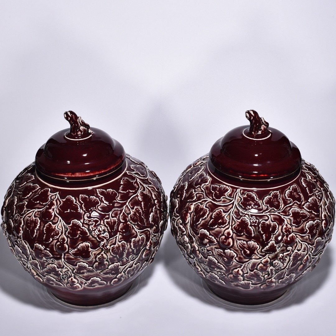 Yuan Dynasty red glaze plastic Fushou Bandai lid jar