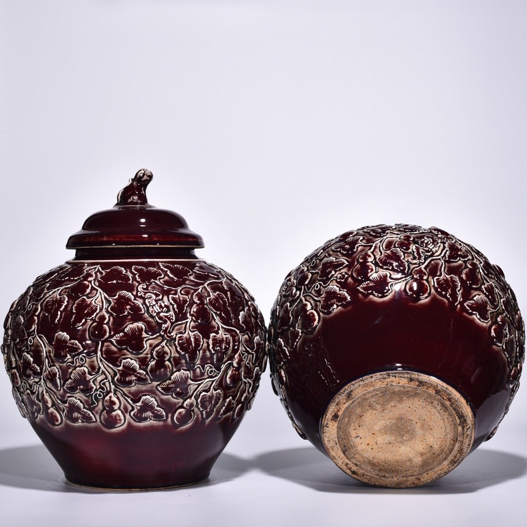 Yuan Dynasty red glaze plastic Fushou Bandai lid jar