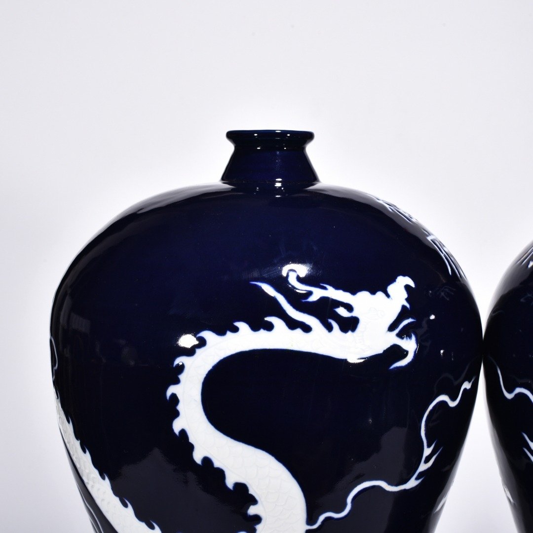 Yuan Dynasty Ji blue glaze white plum vase engraved with cloud and dragon pattern