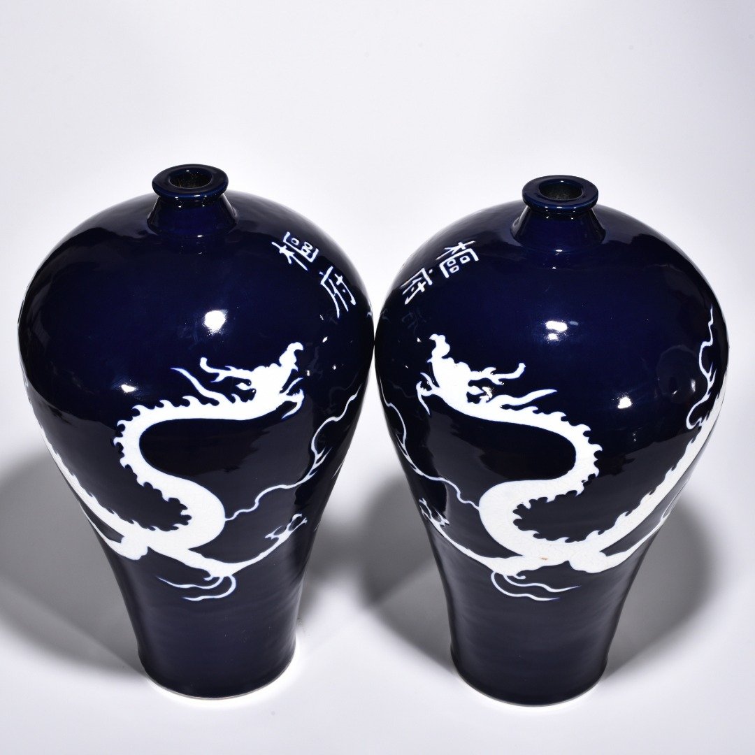 Yuan Dynasty Ji blue glaze white plum vase engraved with cloud and dragon pattern