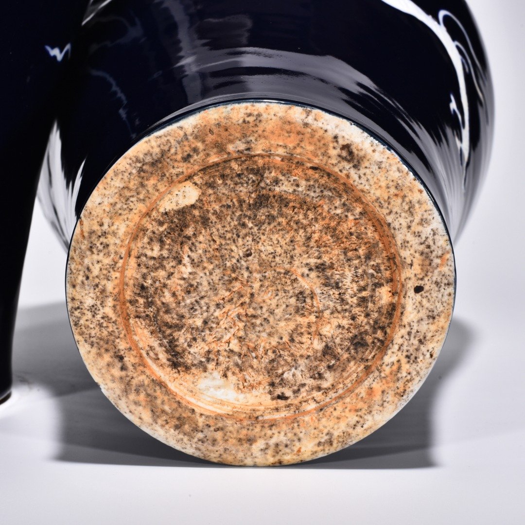Yuan Dynasty Ji blue glaze white plum vase engraved with cloud and dragon pattern