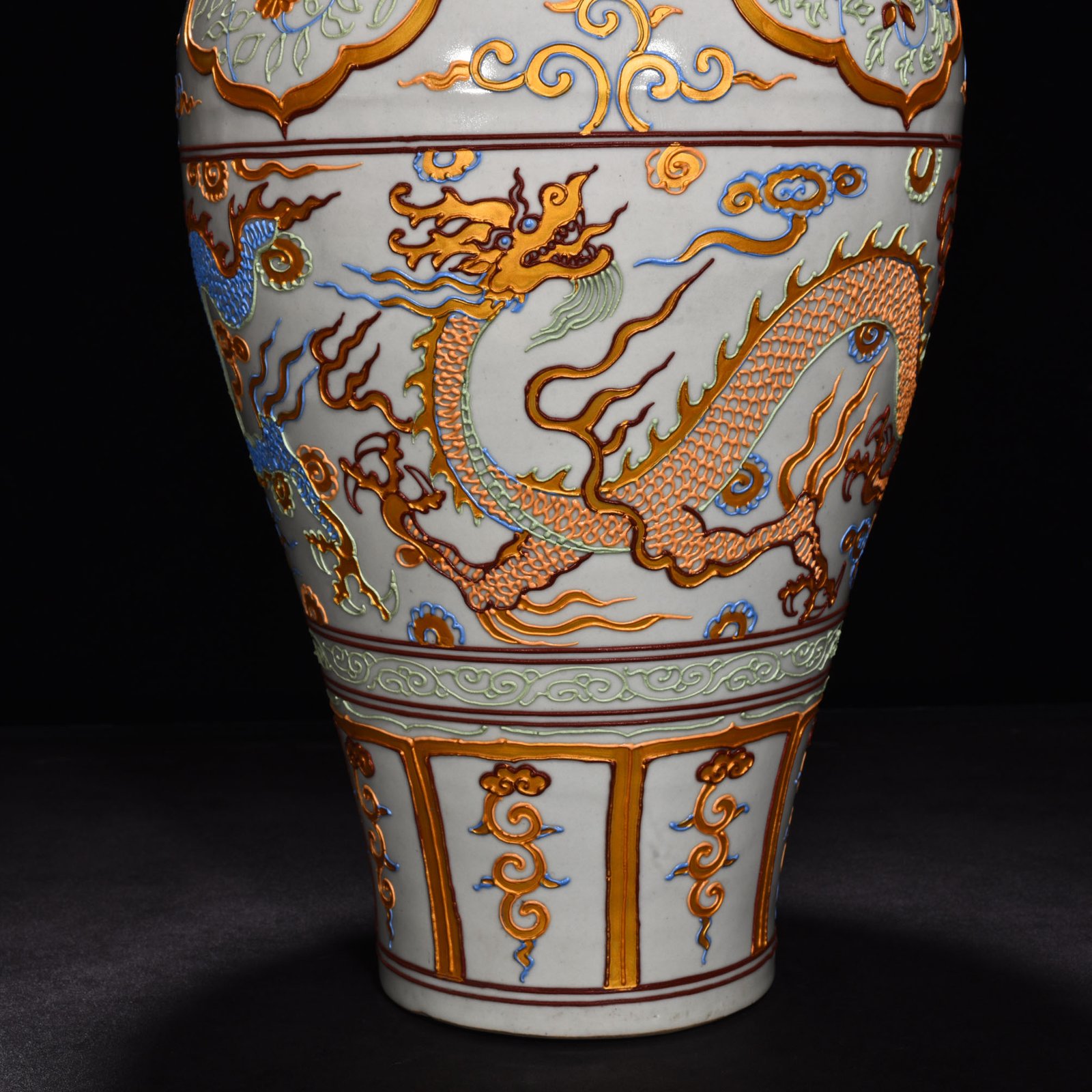 Yuan Dynasty painted plum vase with gold dragon pattern and lid