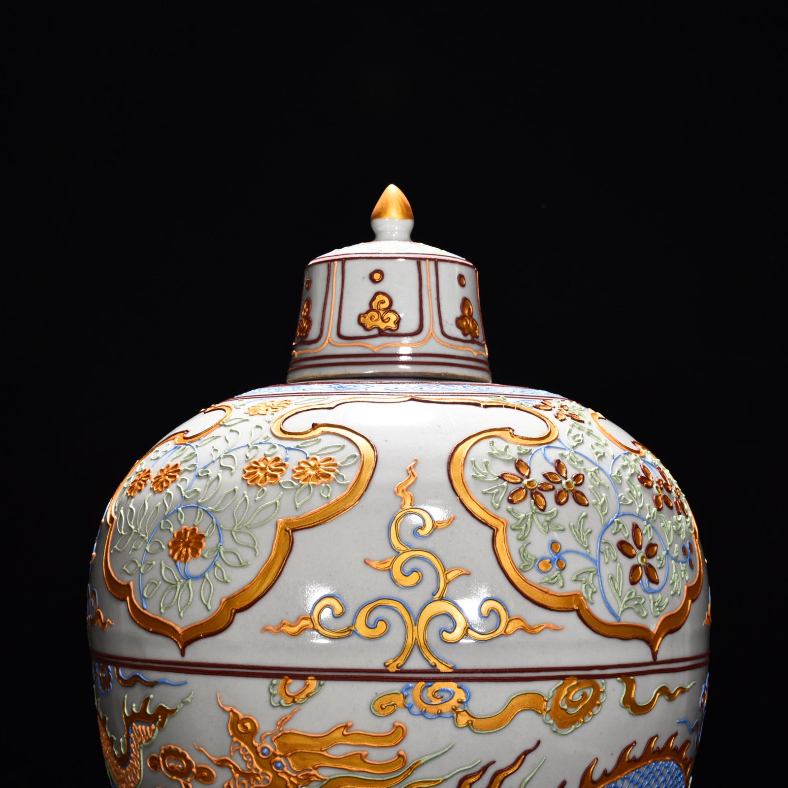 Yuan Dynasty painted plum vase with gold dragon pattern and lid