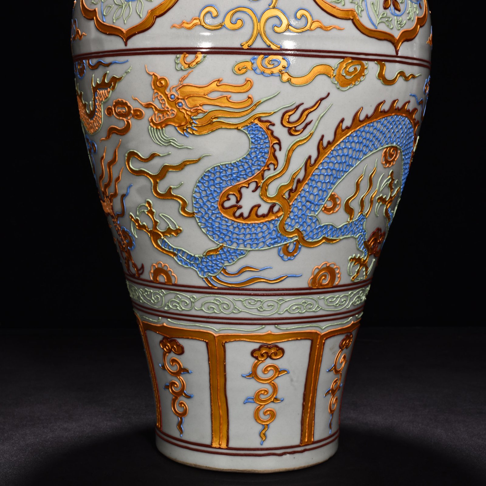 Yuan Dynasty painted plum vase with gold dragon pattern and lid