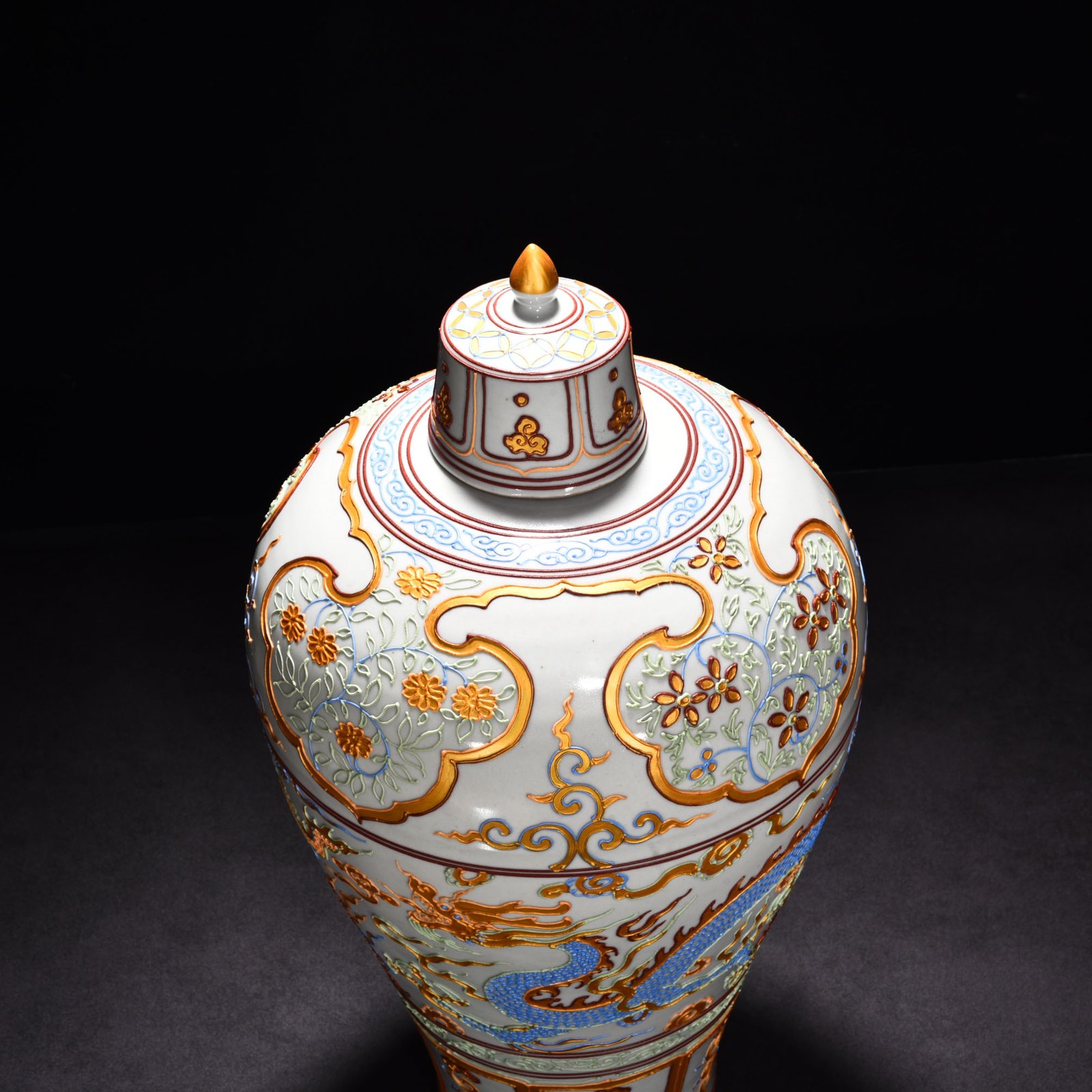 Yuan Dynasty painted plum vase with gold dragon pattern and lid