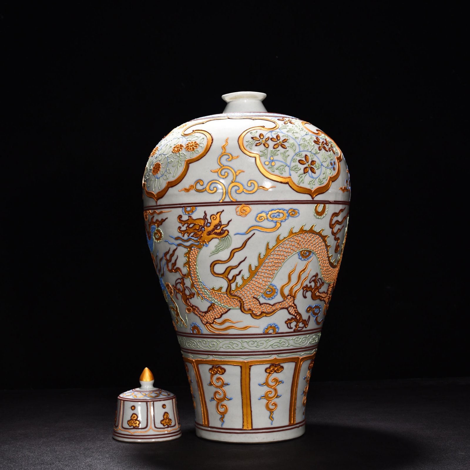 Yuan Dynasty painted plum vase with gold dragon pattern and lid