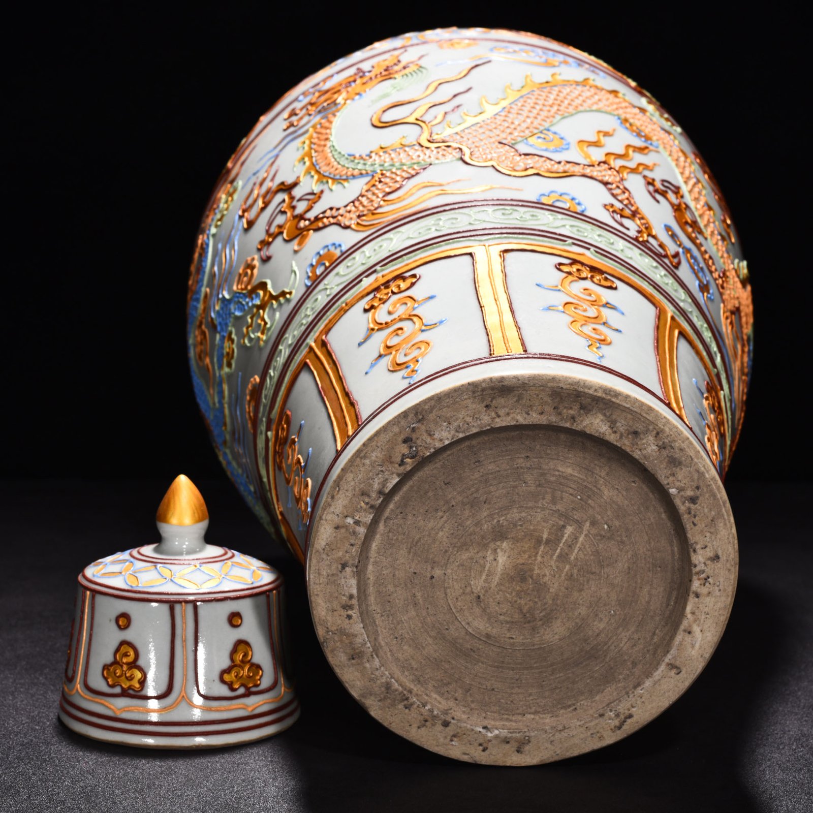 Yuan Dynasty painted plum vase with gold dragon pattern and lid