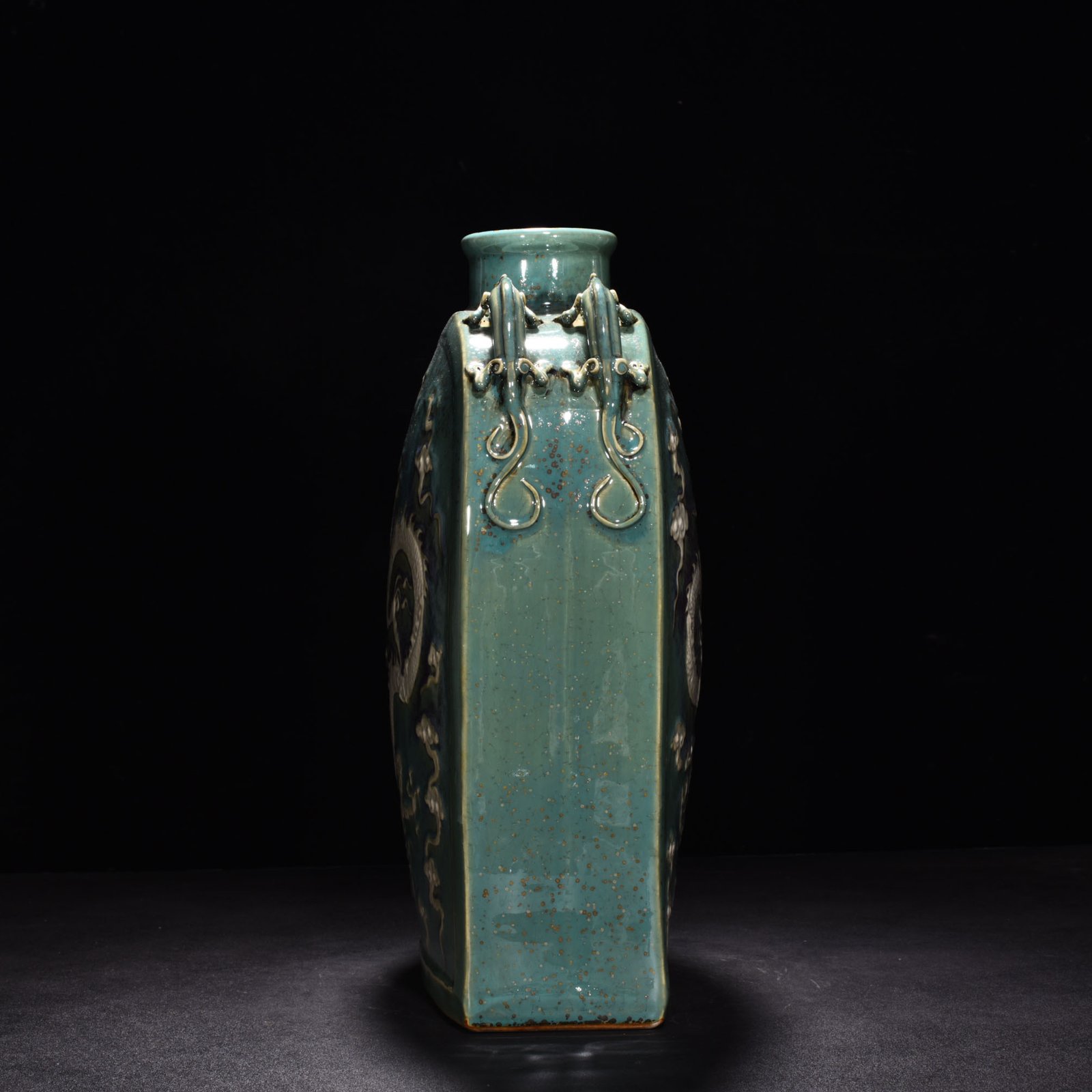 Yuan Dynasty kiln engraved flat bottle with dragon ears and cloud dragon pattern