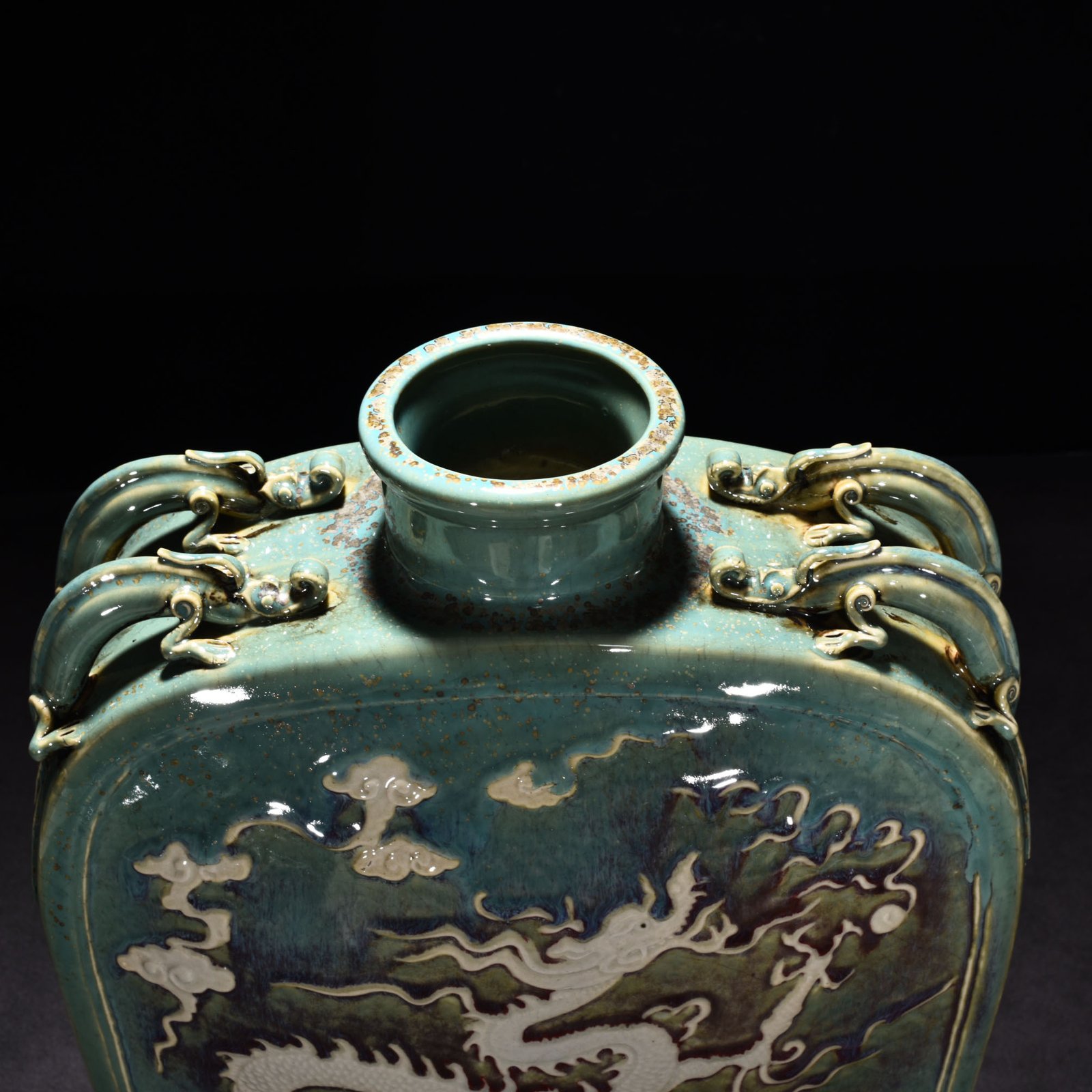 Yuan Dynasty kiln engraved flat bottle with dragon ears and cloud dragon pattern