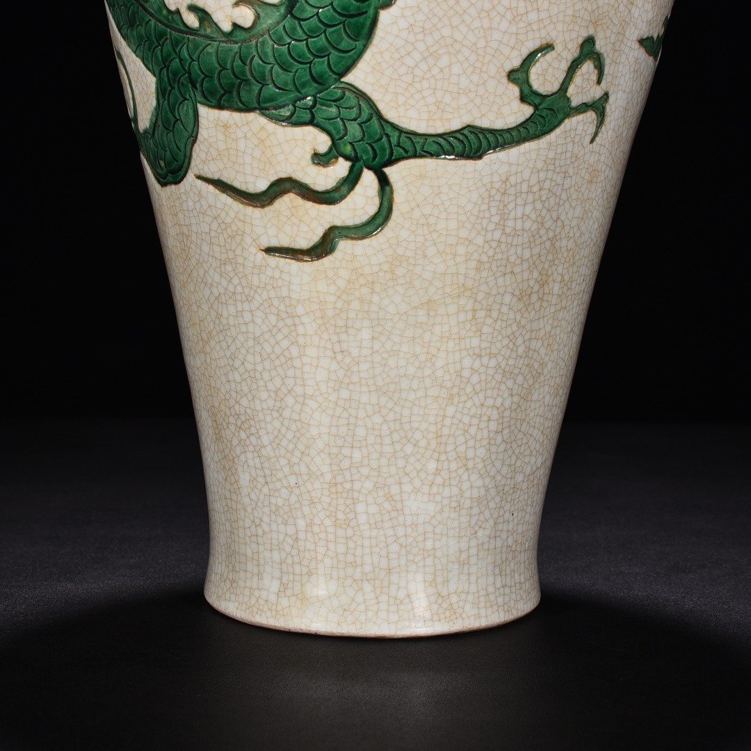 Yuan Dynasty green glaze plum vase with dragon pattern