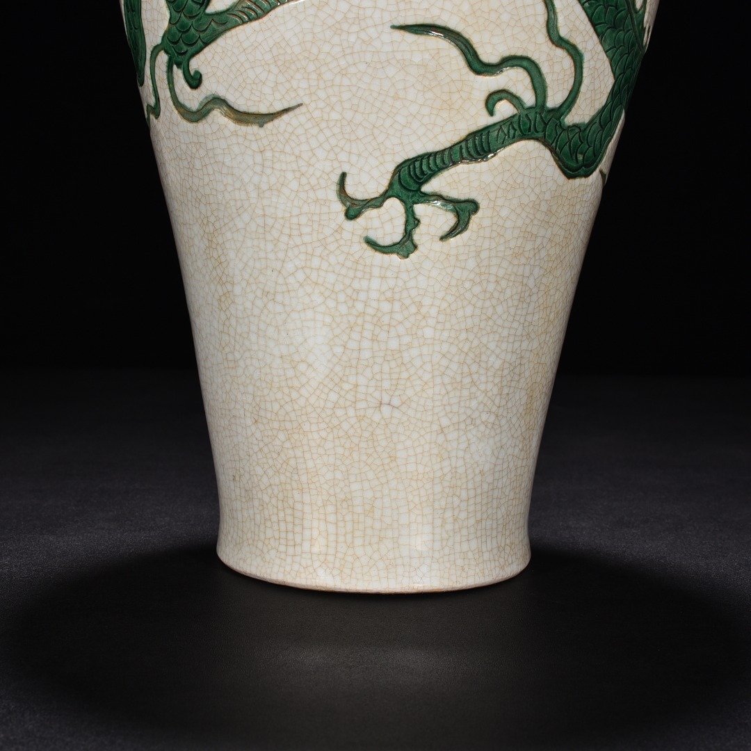 Yuan Dynasty green glaze plum vase with dragon pattern