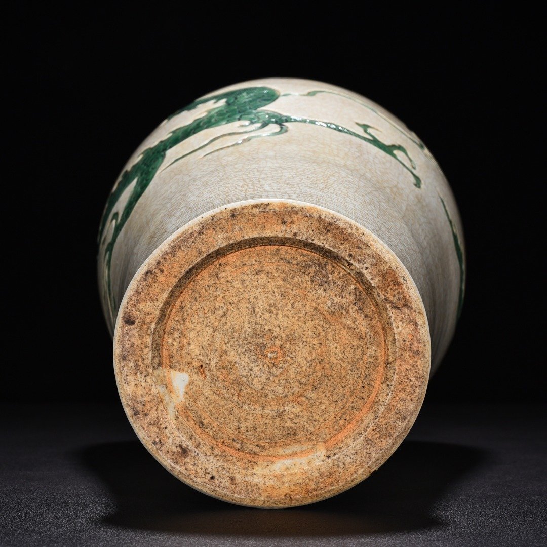 Yuan Dynasty green glaze plum vase with dragon pattern