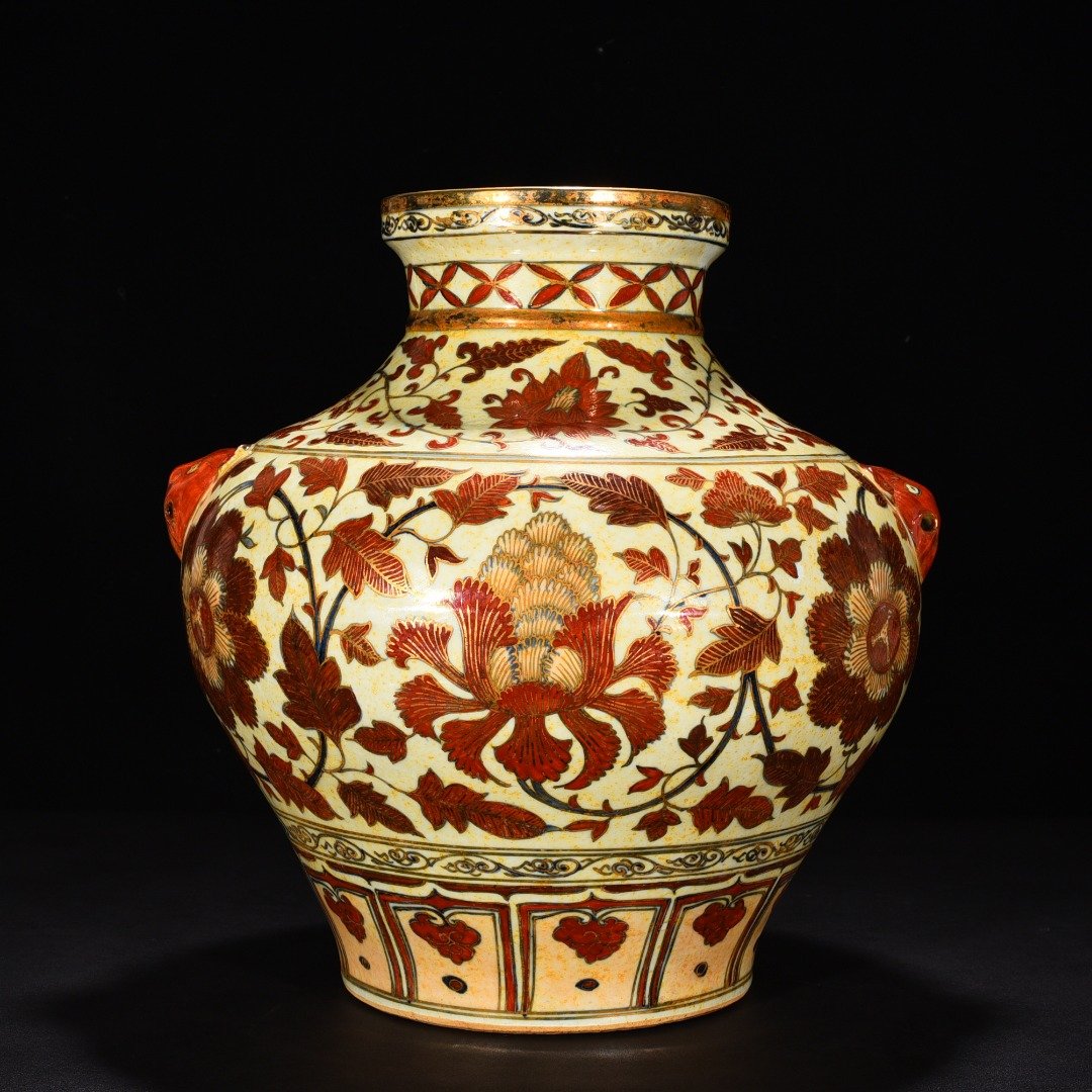 Yuan Dynasty Aluminum red and gold-painted tiger head jar with peony and flower patterns
