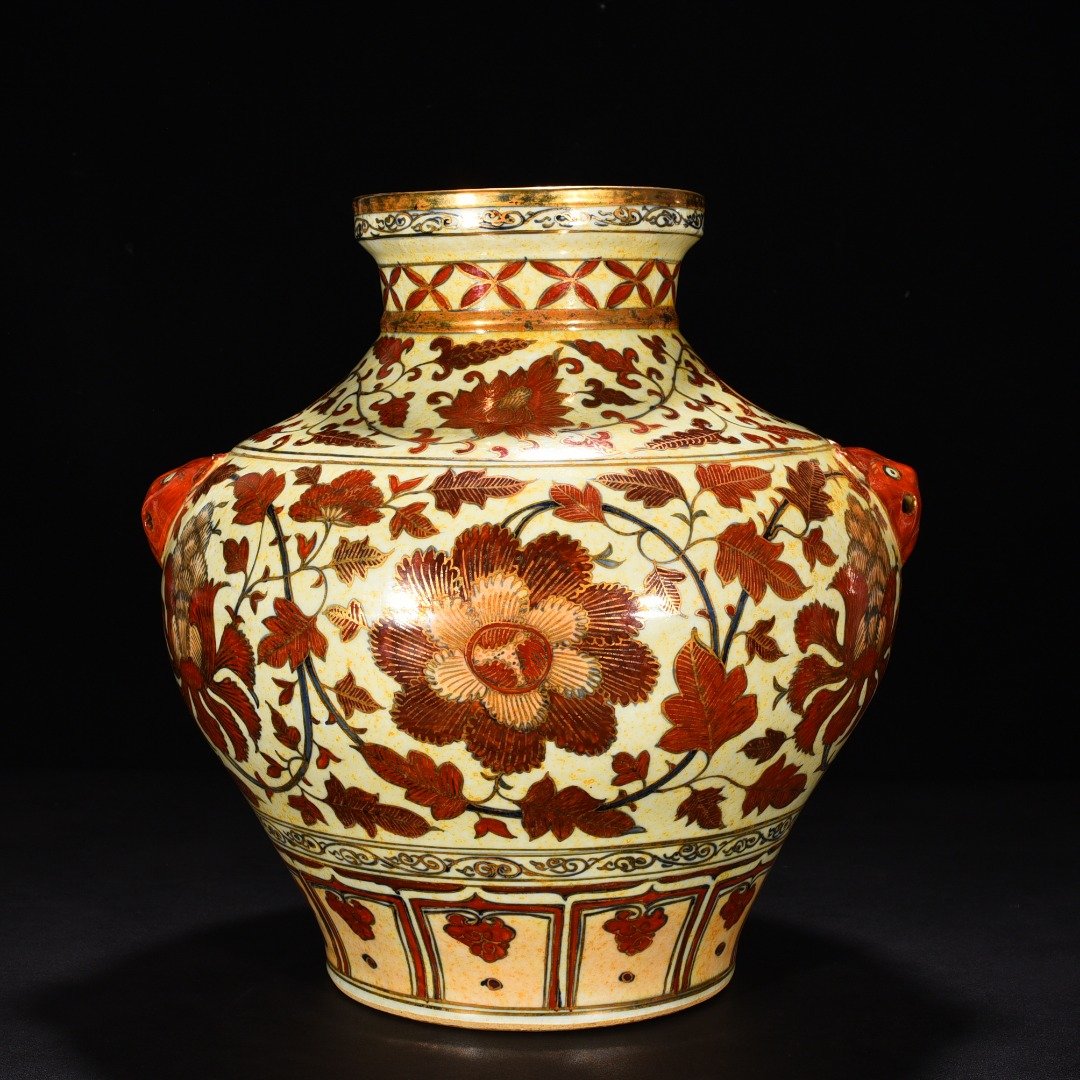 Yuan Dynasty Aluminum red and gold-painted tiger head jar with peony and flower patterns