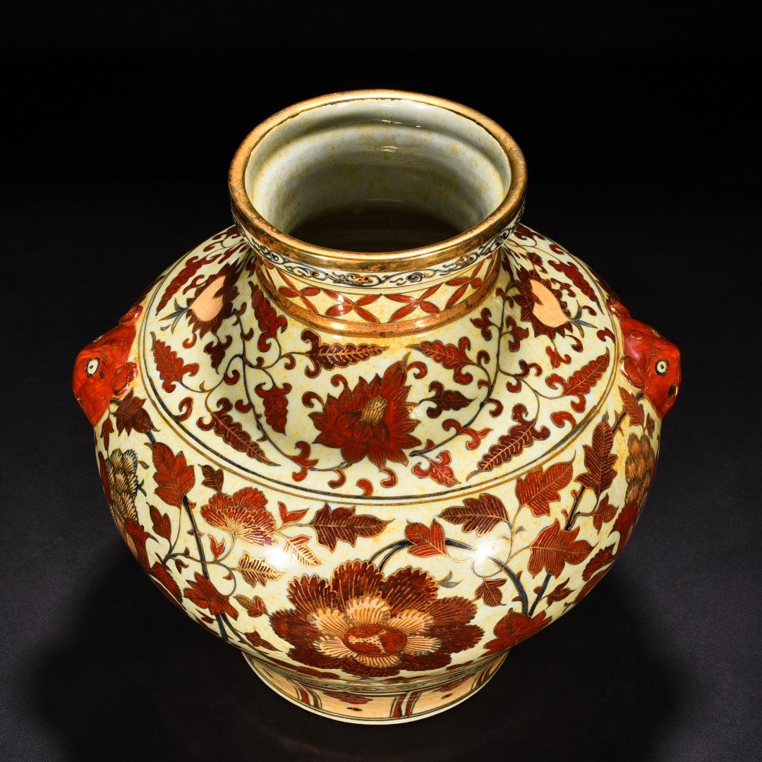 Yuan Dynasty Aluminum red and gold-painted tiger head jar with peony and flower patterns