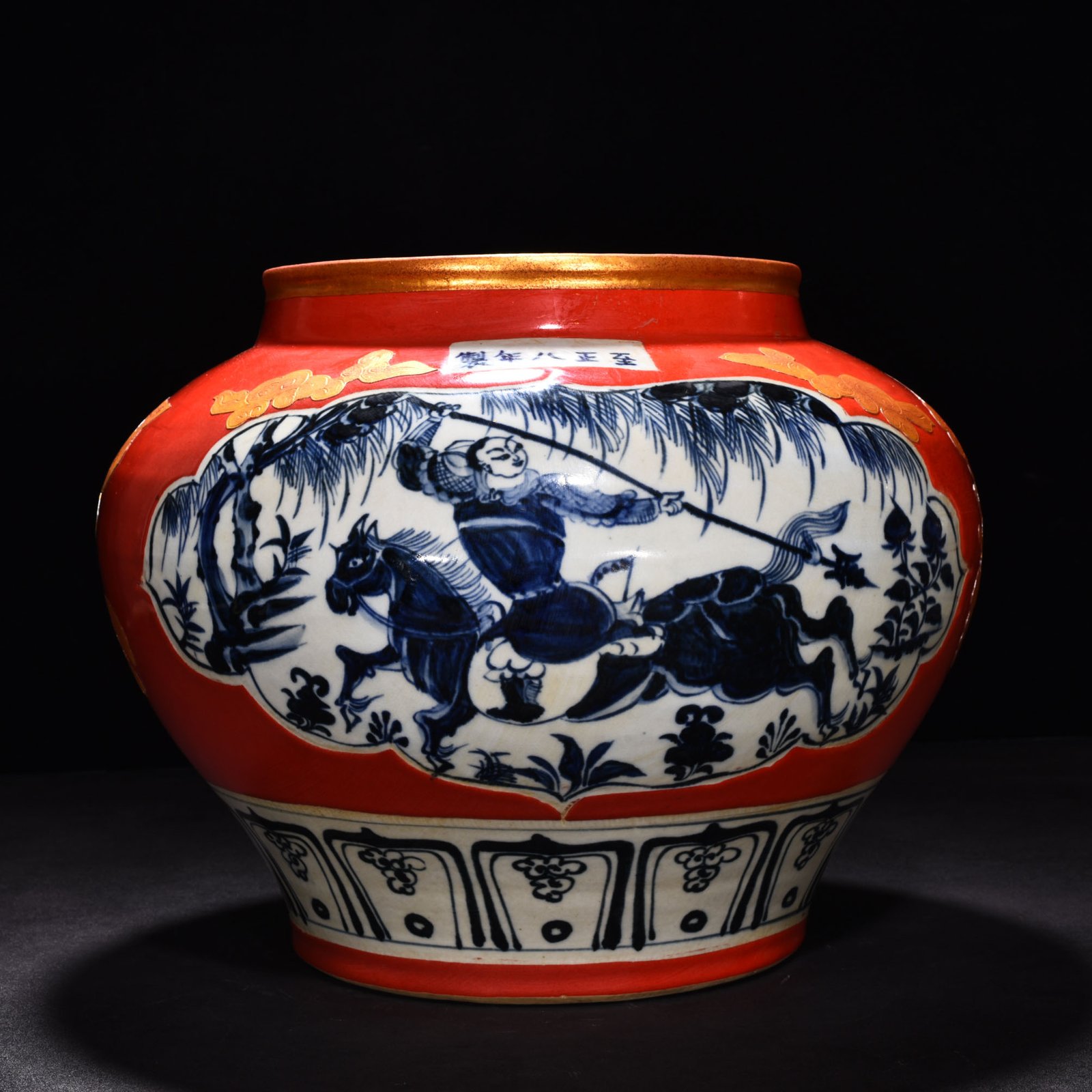 Yuan Dynasty Blue and white gilt jar with figures of war