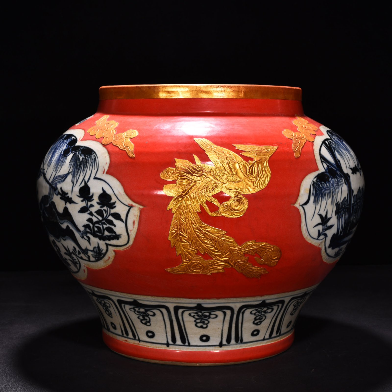 Yuan Dynasty Blue and white gilt jar with figures of war
