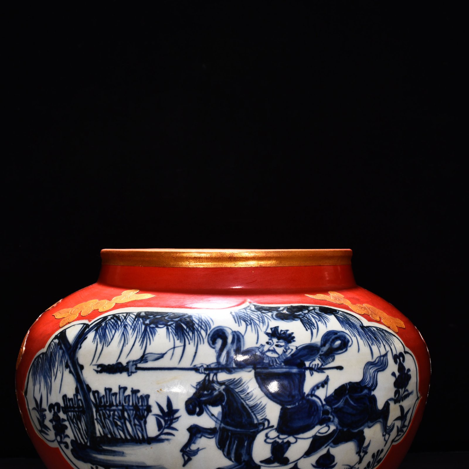 Yuan Dynasty Blue and white gilt jar with figures of war