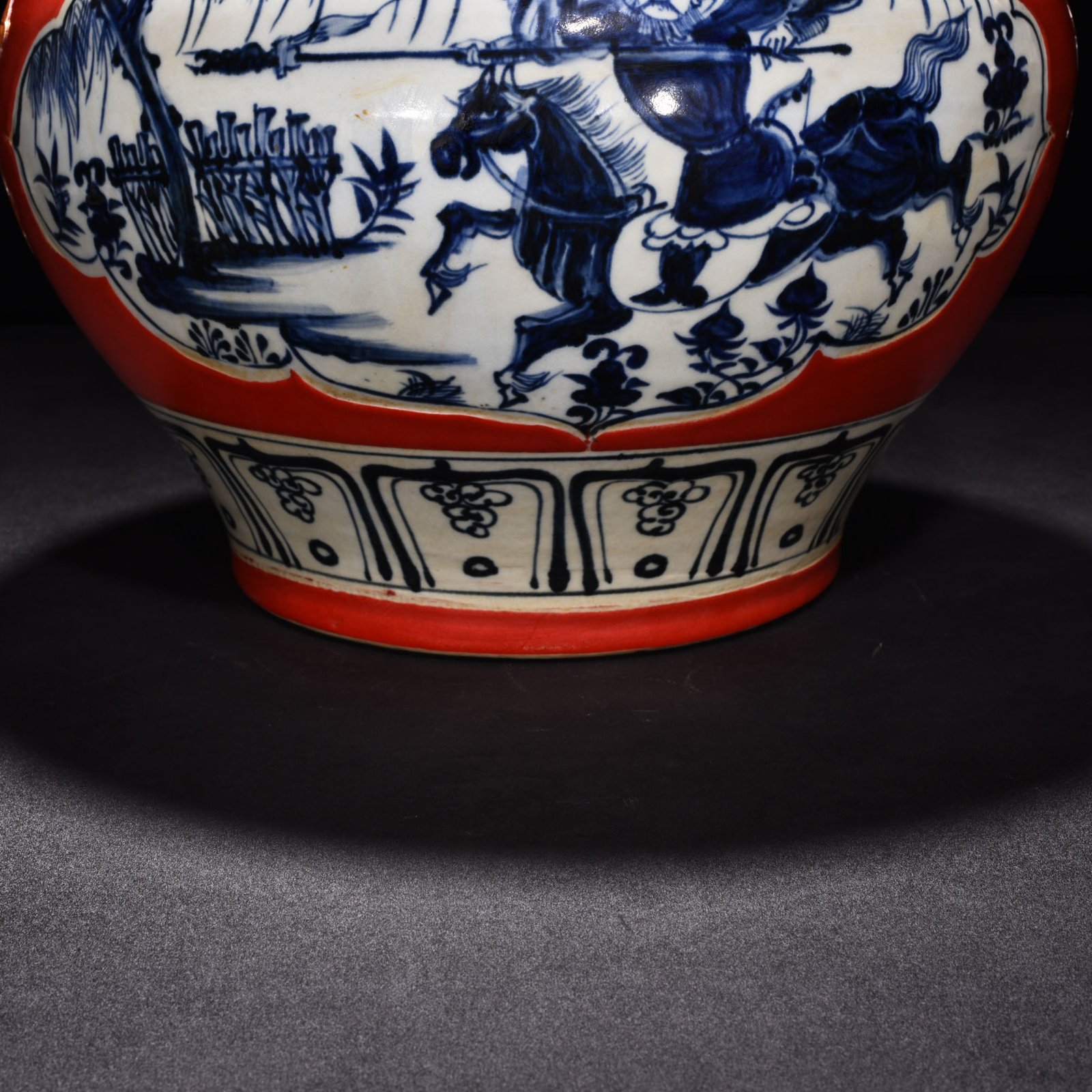 Yuan Dynasty Blue and white gilt jar with figures of war