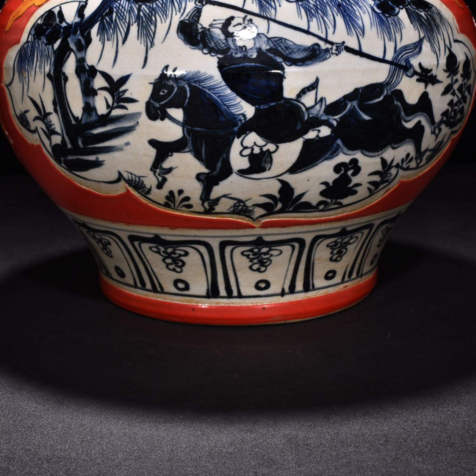Yuan Dynasty Blue and white gilt jar with figures of generals and figures