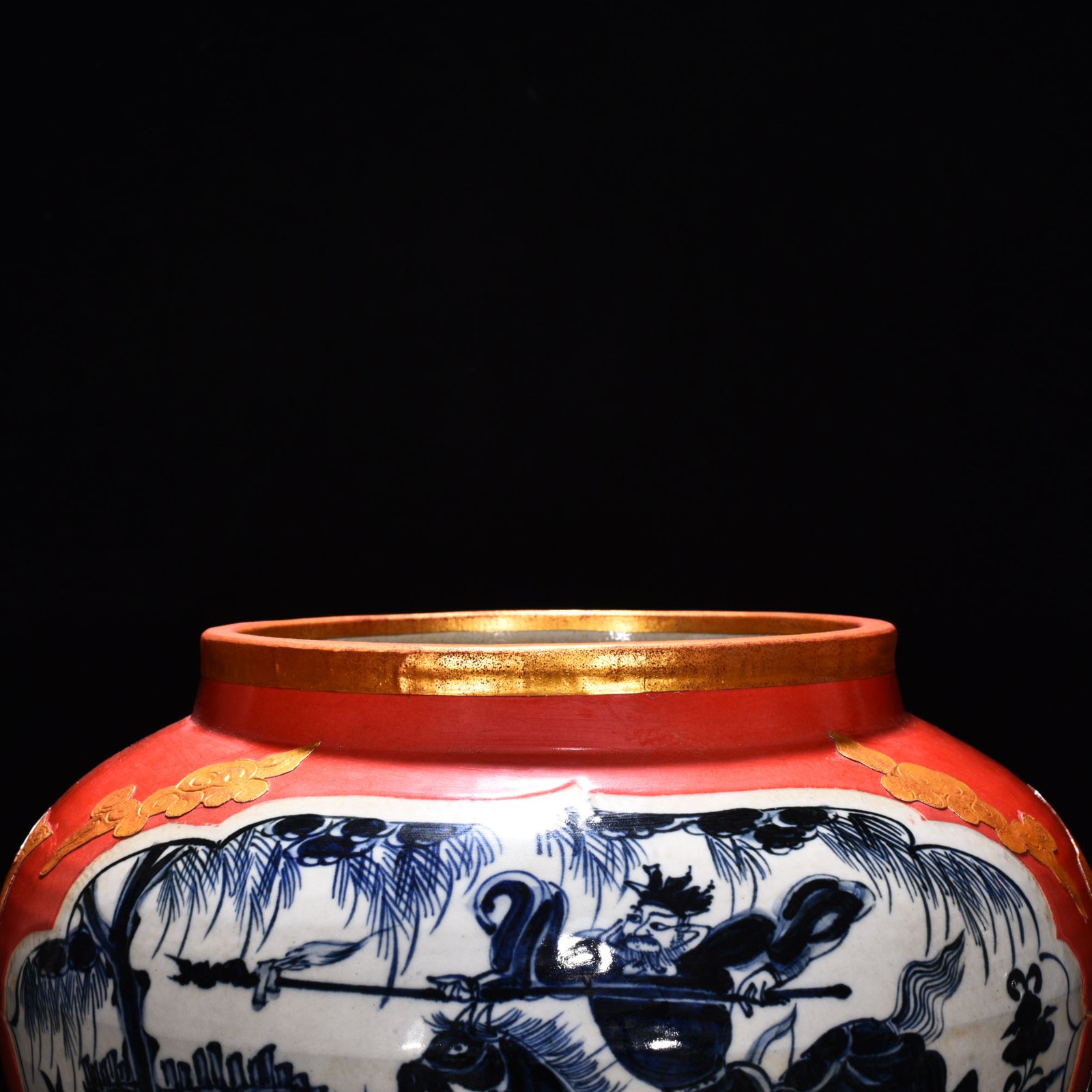 Yuan Dynasty Blue and white gilt jar with figures of generals and figures