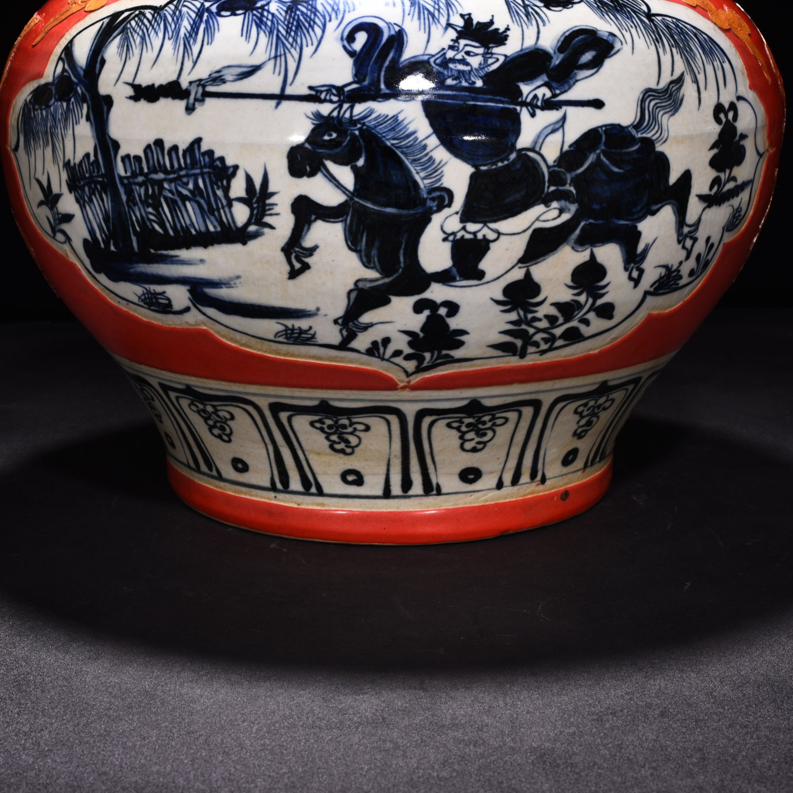 Yuan Dynasty Blue and white gilt jar with figures of generals and figures