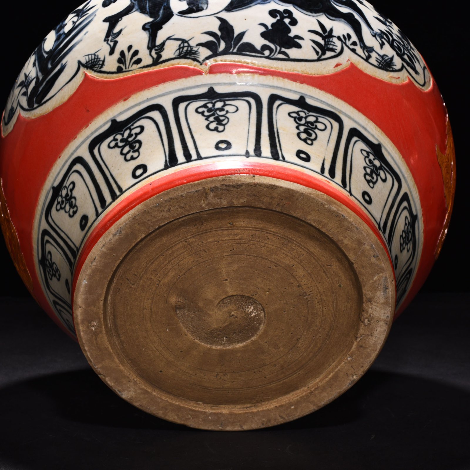 Yuan Dynasty Blue and white gilt jar with figures of generals and figures
