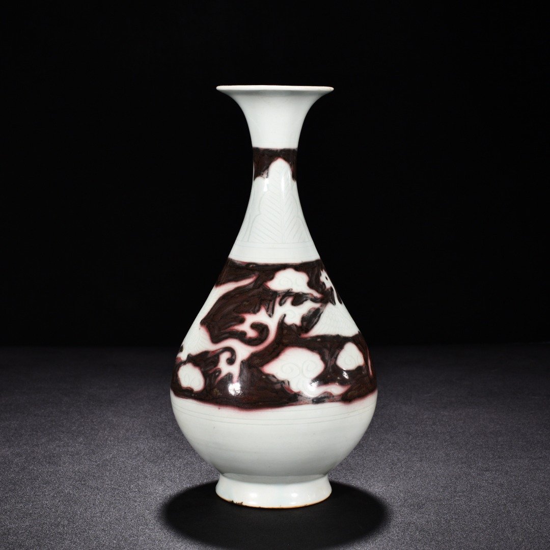 Yuan Dynasty underglaze red jade pot with phoenix pattern