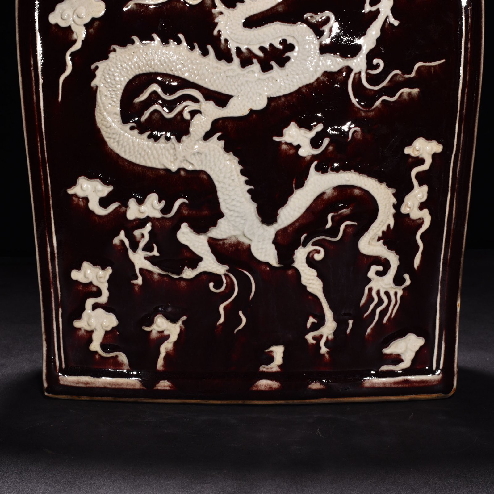 Yuan Dynasty red glaze engraved dragon pattern four series flat bottle