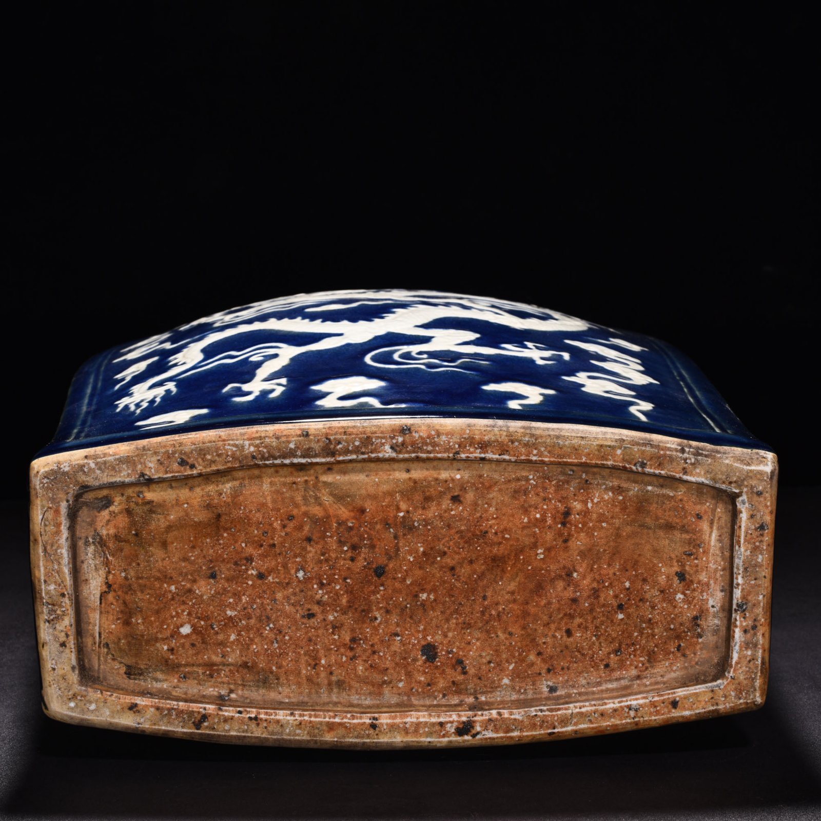 Yuan Dynasty blue glaze engraved with cloud and dragon pattern four series flat bottle