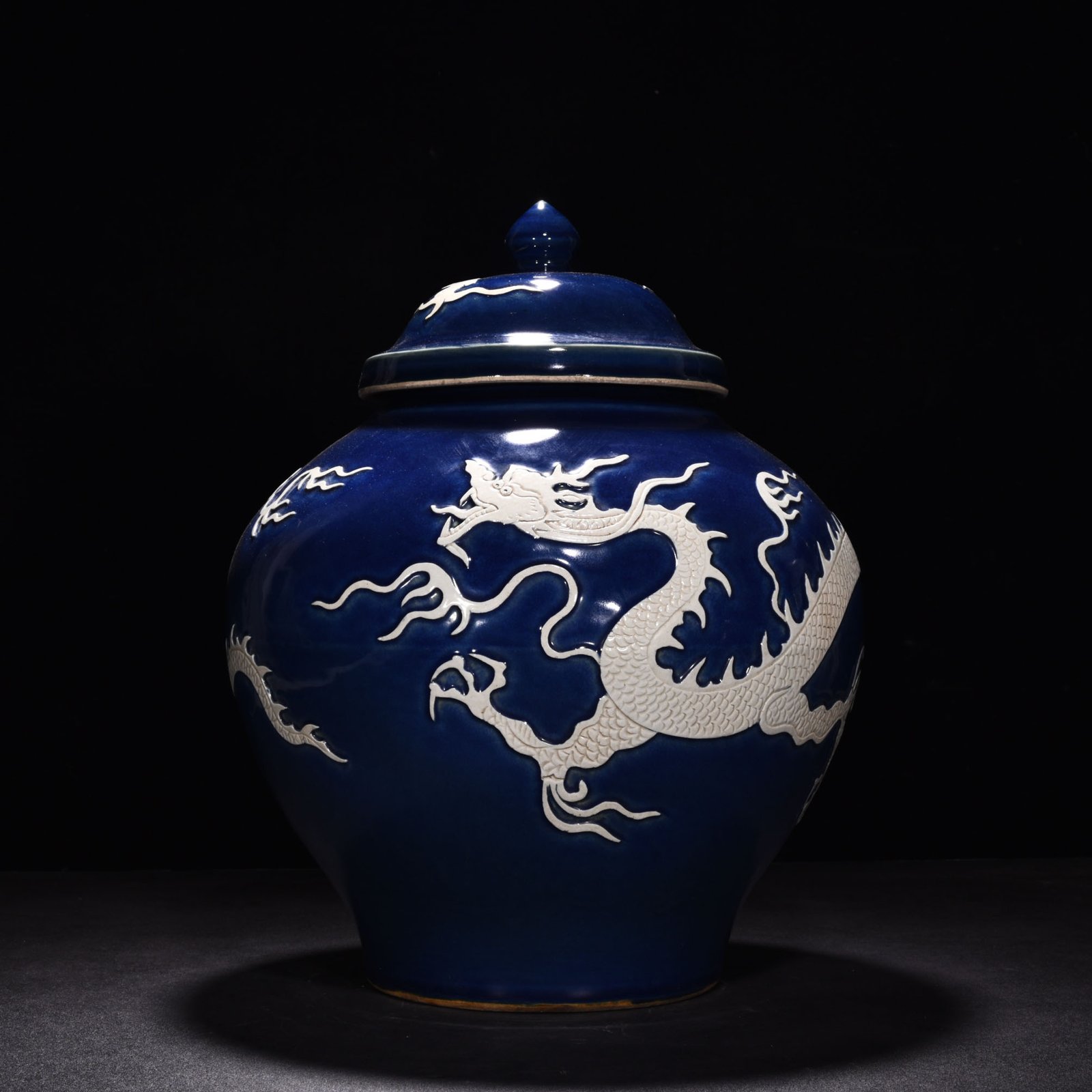 Yuan Dynasty blue glaze engraved cloud and dragon pattern lid jar