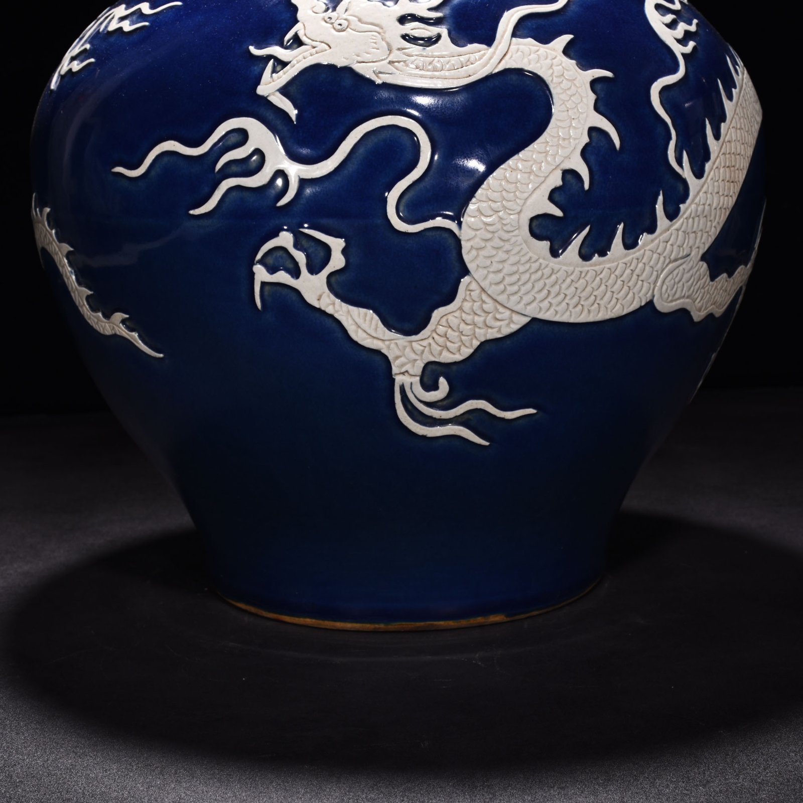 Yuan Dynasty blue glaze engraved cloud and dragon pattern lid jar