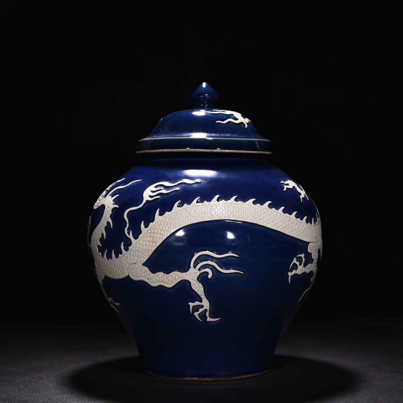 Yuan Dynasty blue glaze engraved cloud and dragon pattern lid jar