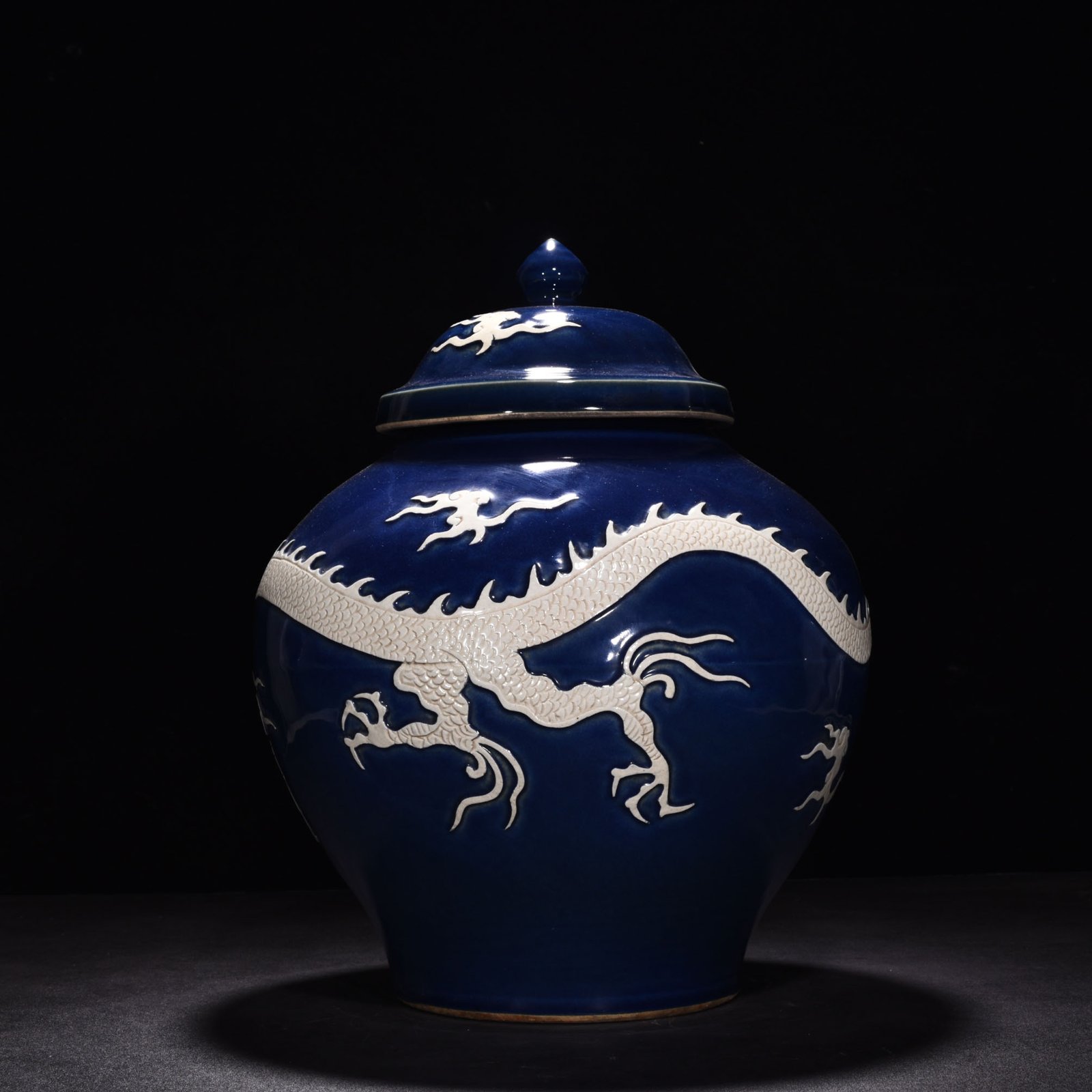 Yuan Dynasty blue glaze engraved cloud and dragon pattern lid jar