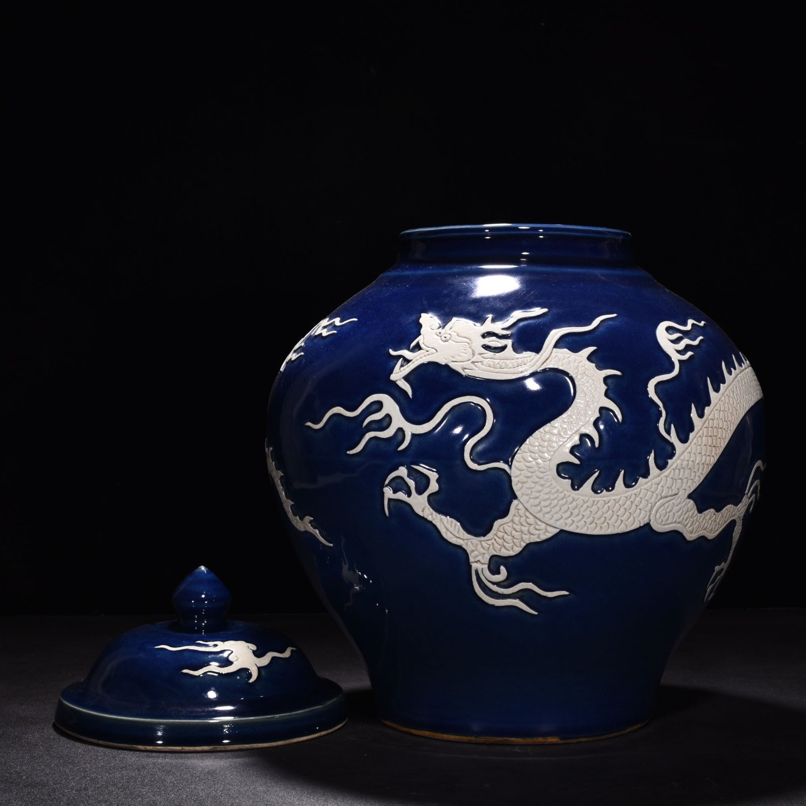 Yuan Dynasty blue glaze engraved cloud and dragon pattern lid jar