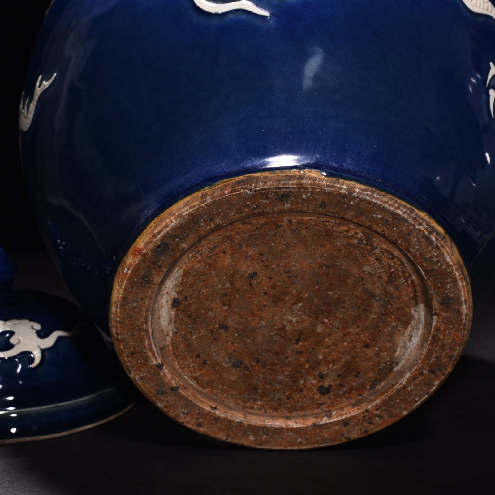 Yuan Dynasty blue glaze engraved cloud and dragon pattern lid jar