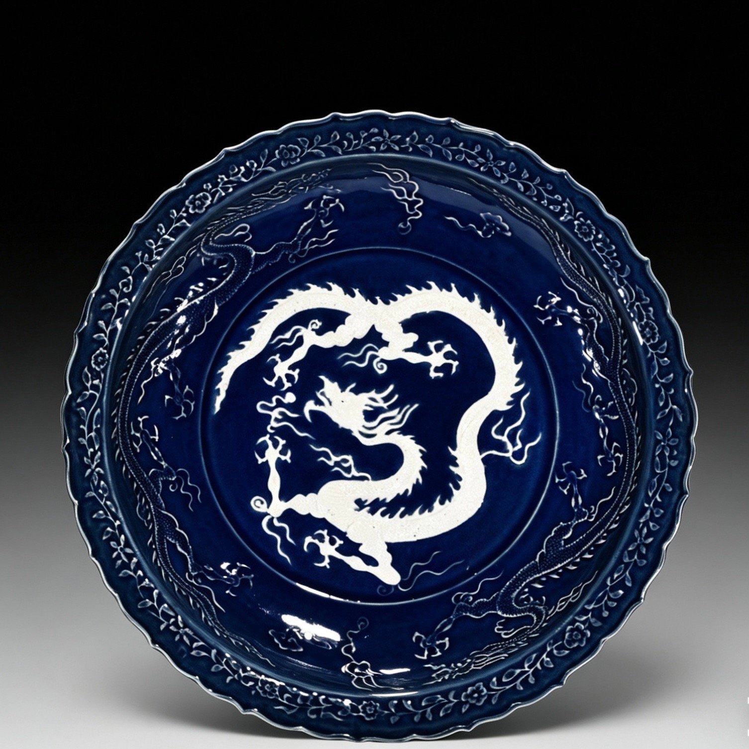 Yuan Dynasty blue glaze blank engraved cloud and dragon pattern rhombus edge folding plate