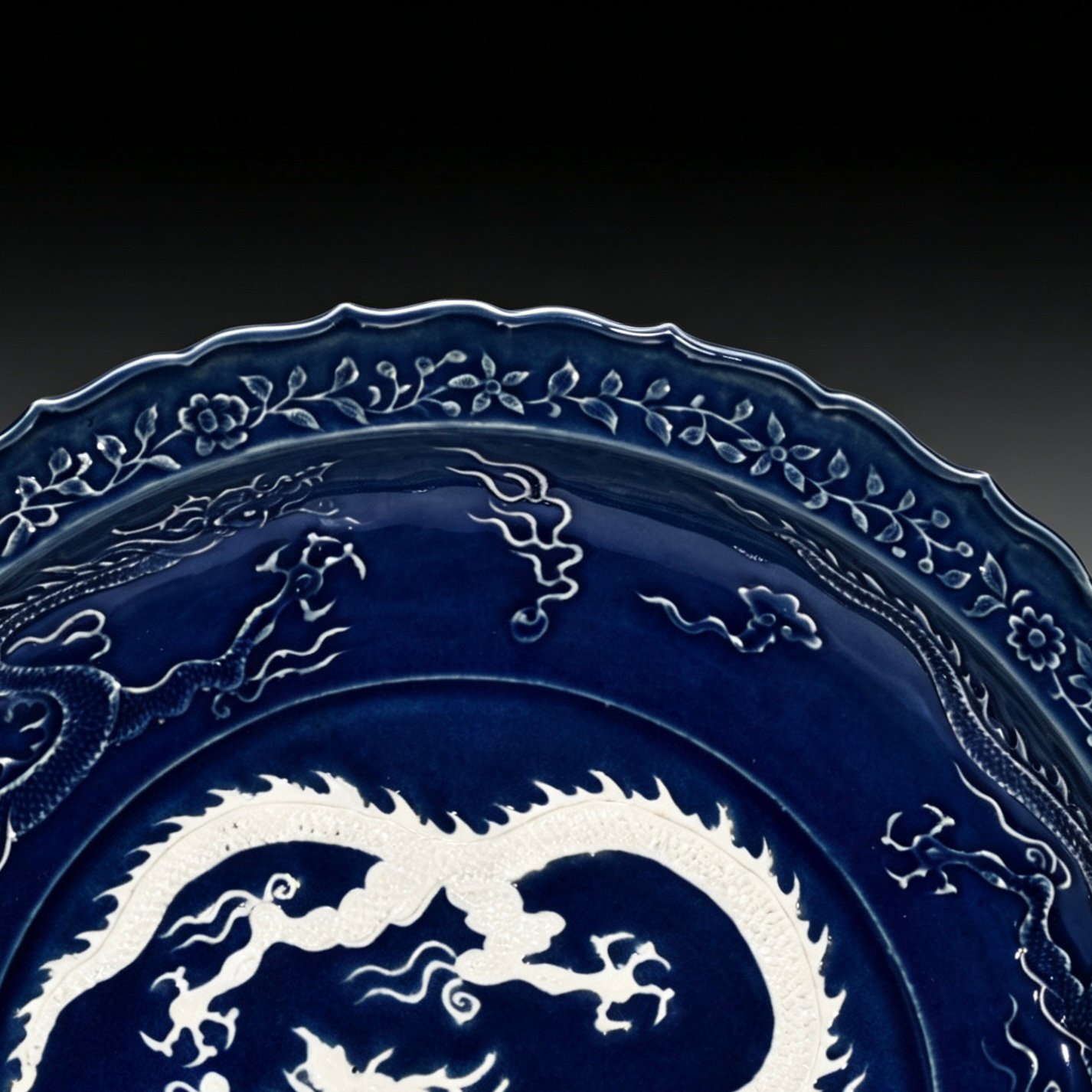Yuan Dynasty blue glaze blank engraved cloud and dragon pattern rhombus edge folding plate