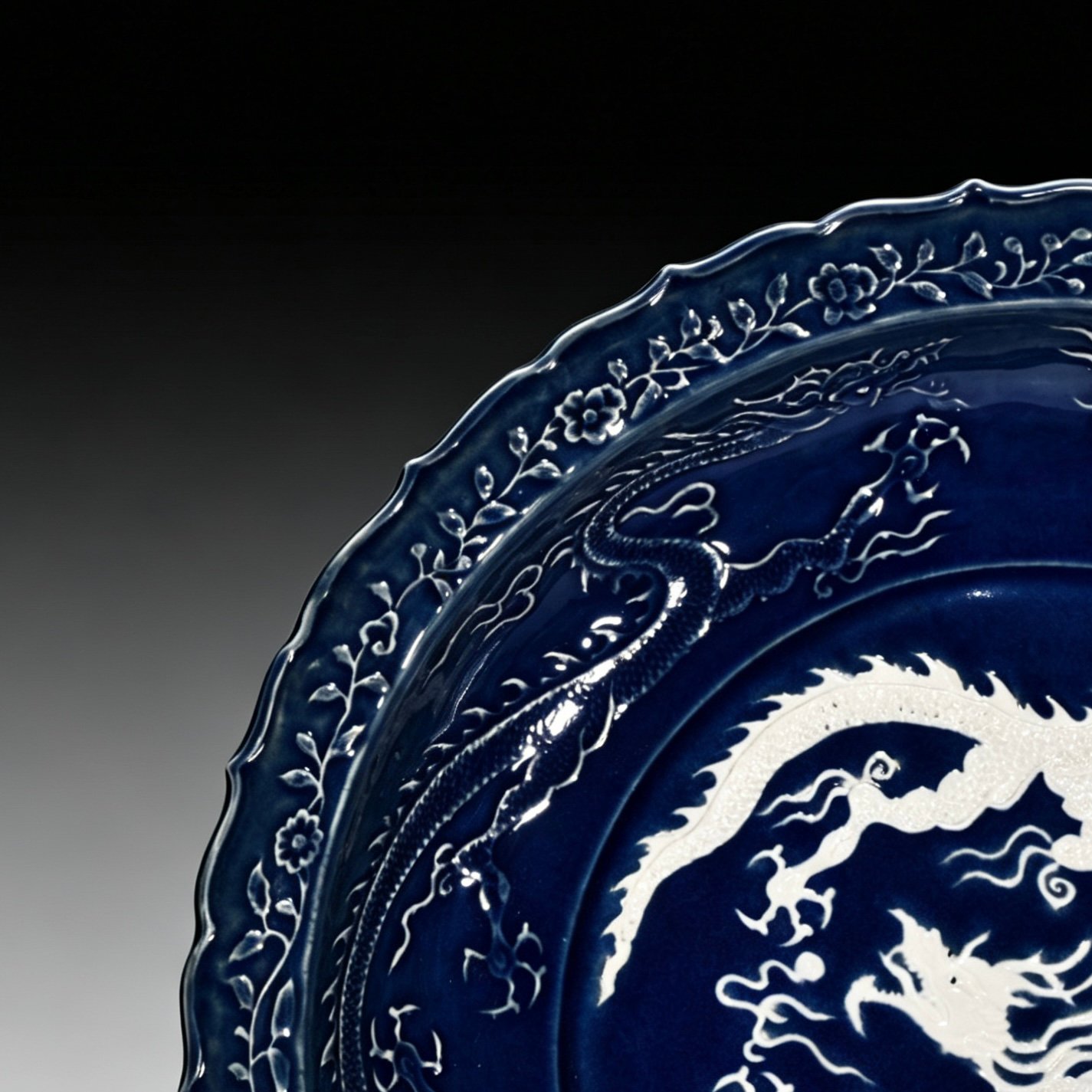 Yuan Dynasty blue glaze blank engraved cloud and dragon pattern rhombus edge folding plate