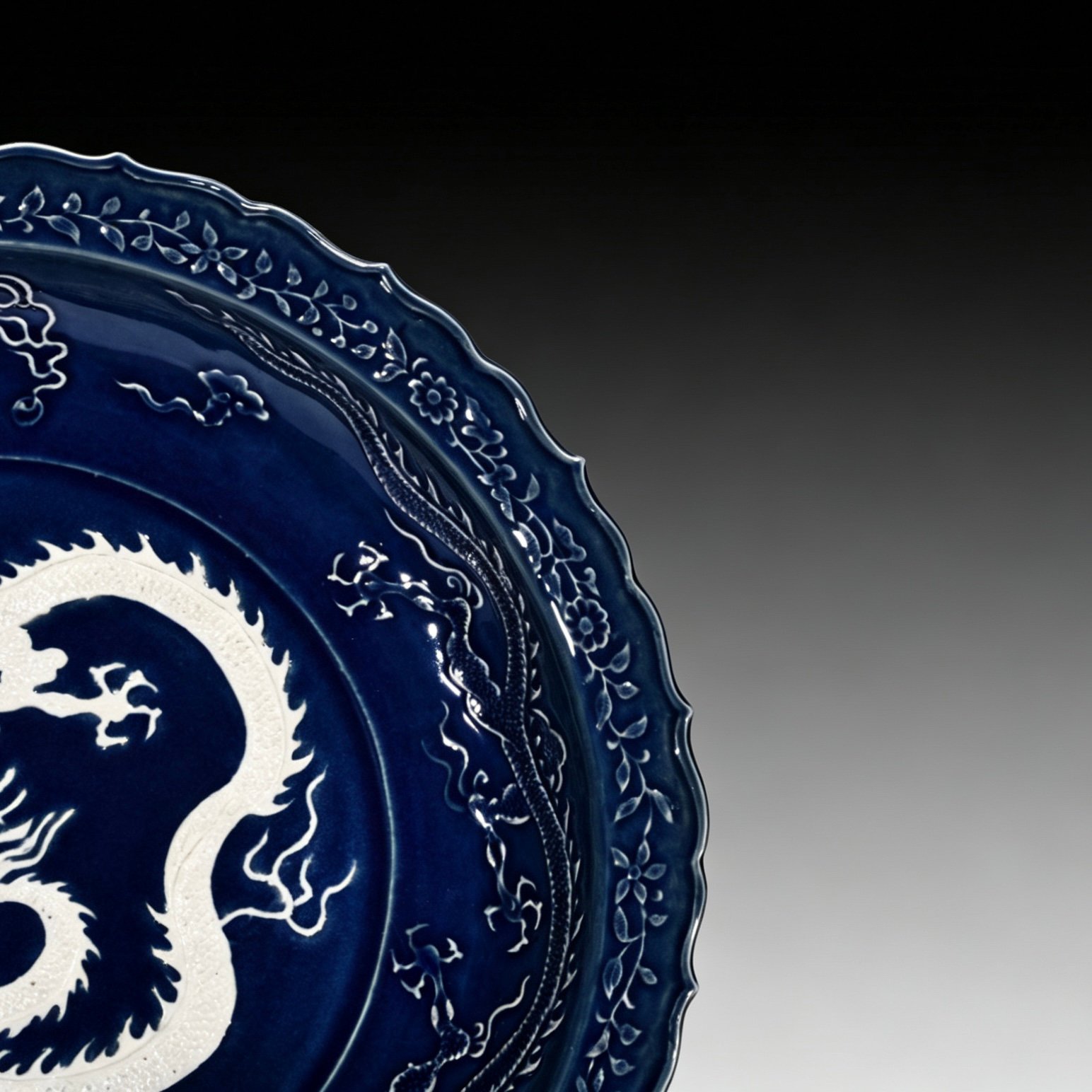 Yuan Dynasty blue glaze blank engraved cloud and dragon pattern rhombus edge folding plate