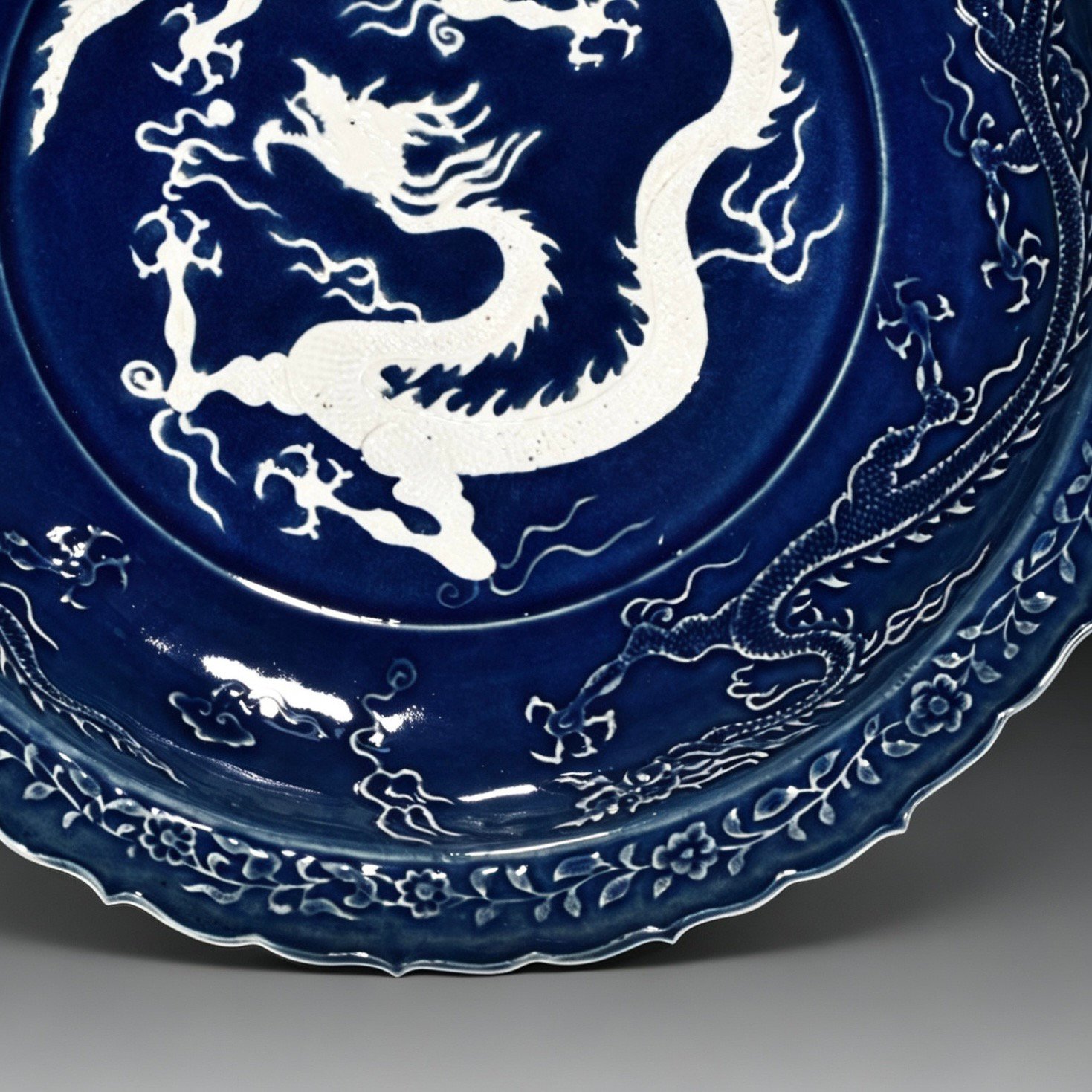 Yuan Dynasty blue glaze blank engraved cloud and dragon pattern rhombus edge folding plate