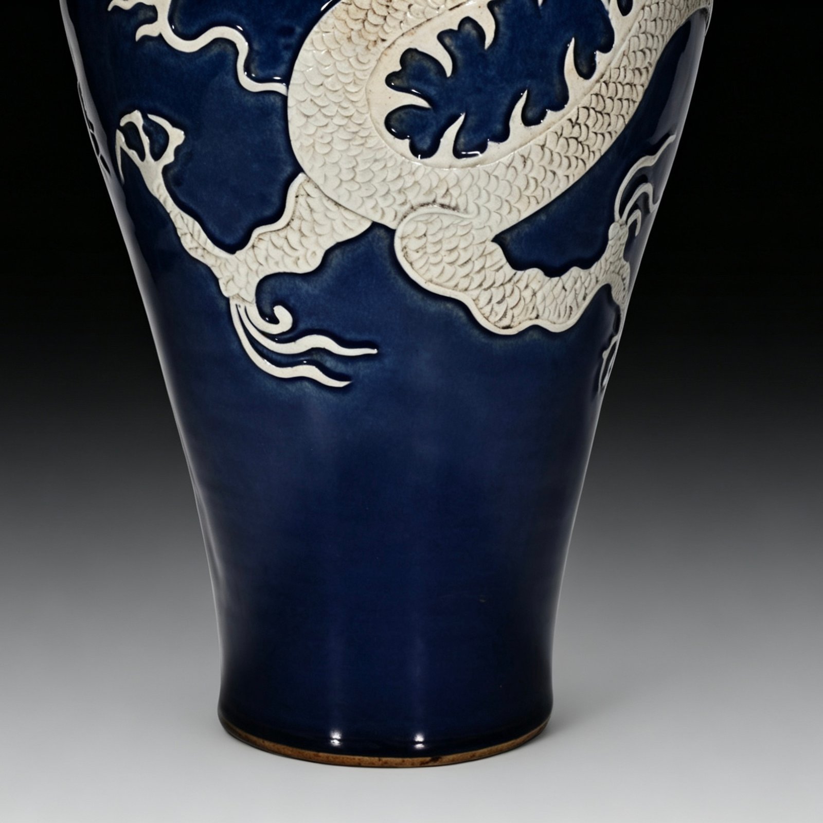 Yuan Dynasty blue Ji blue glaze white plum vase engraved with cloud and dragon pattern