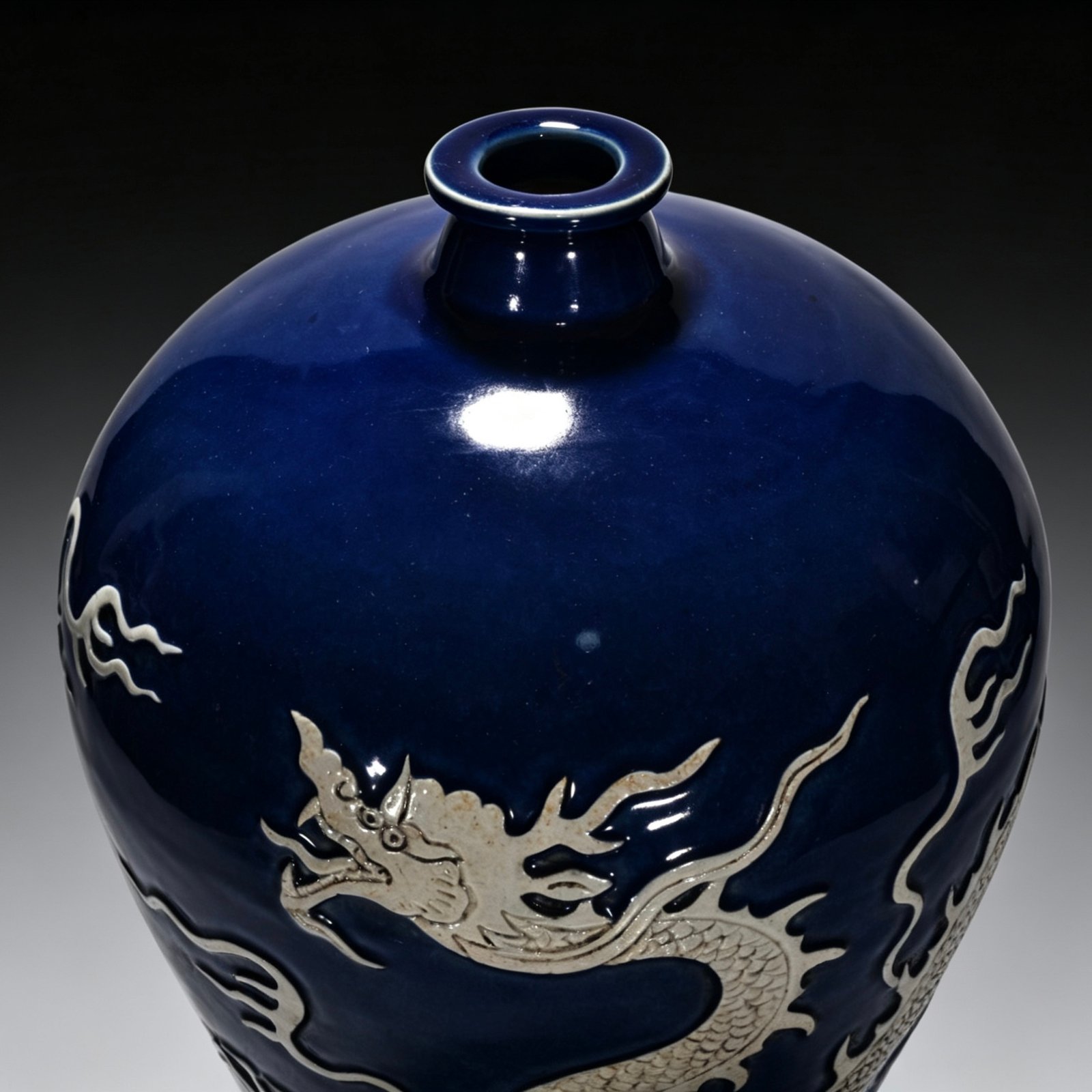 Yuan Dynasty blue Ji blue glaze white plum vase engraved with cloud and dragon pattern